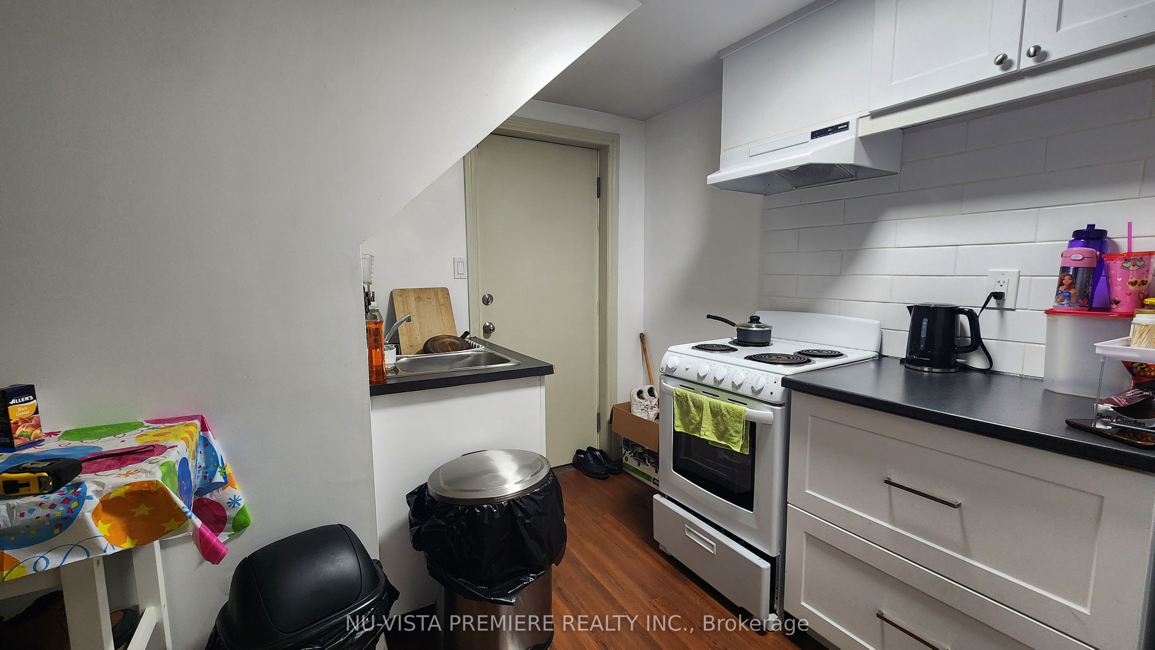 11 Oxford Street W Lower Property Photo 10