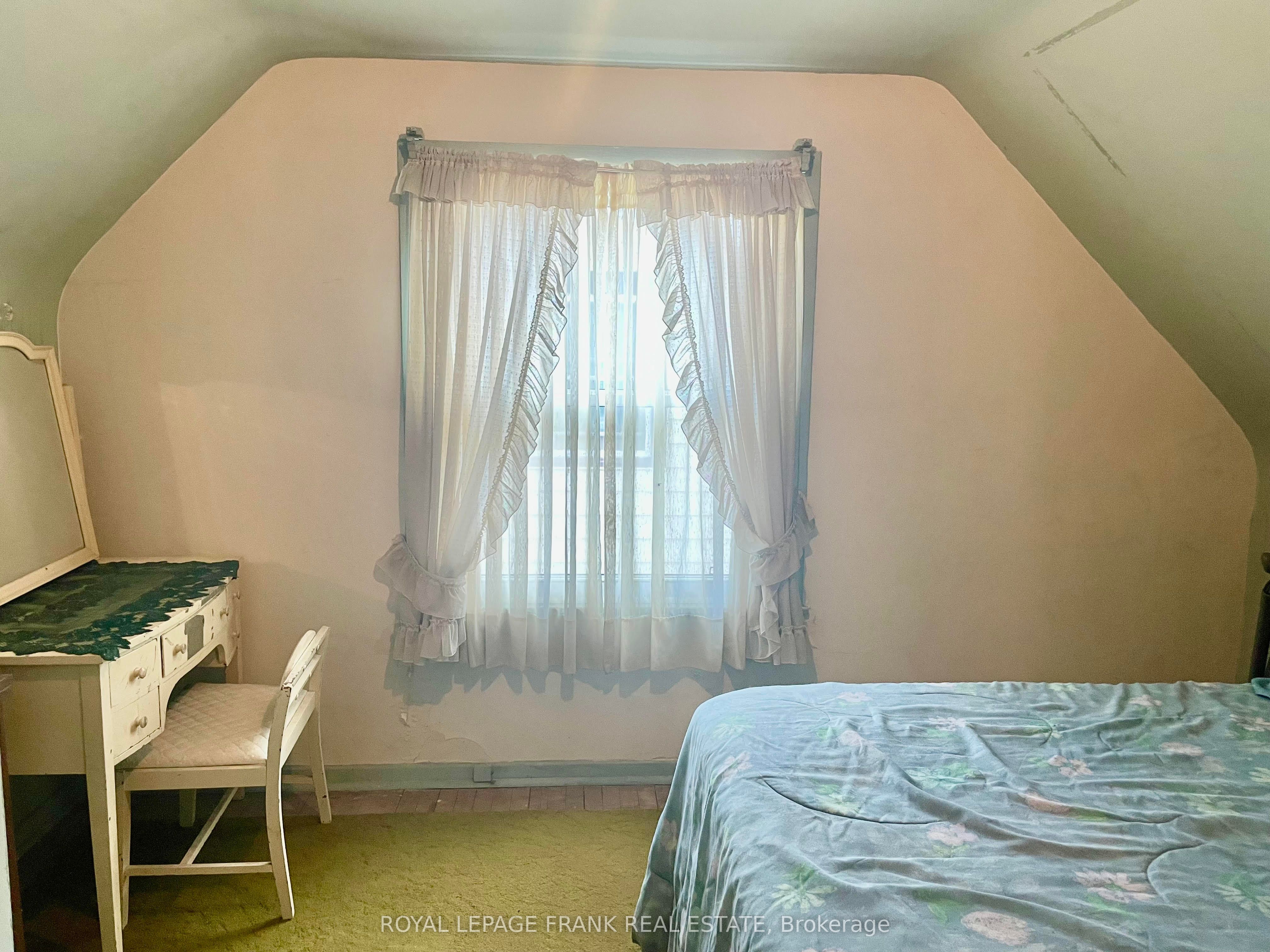 541 Mckellar Street Property Photo 9