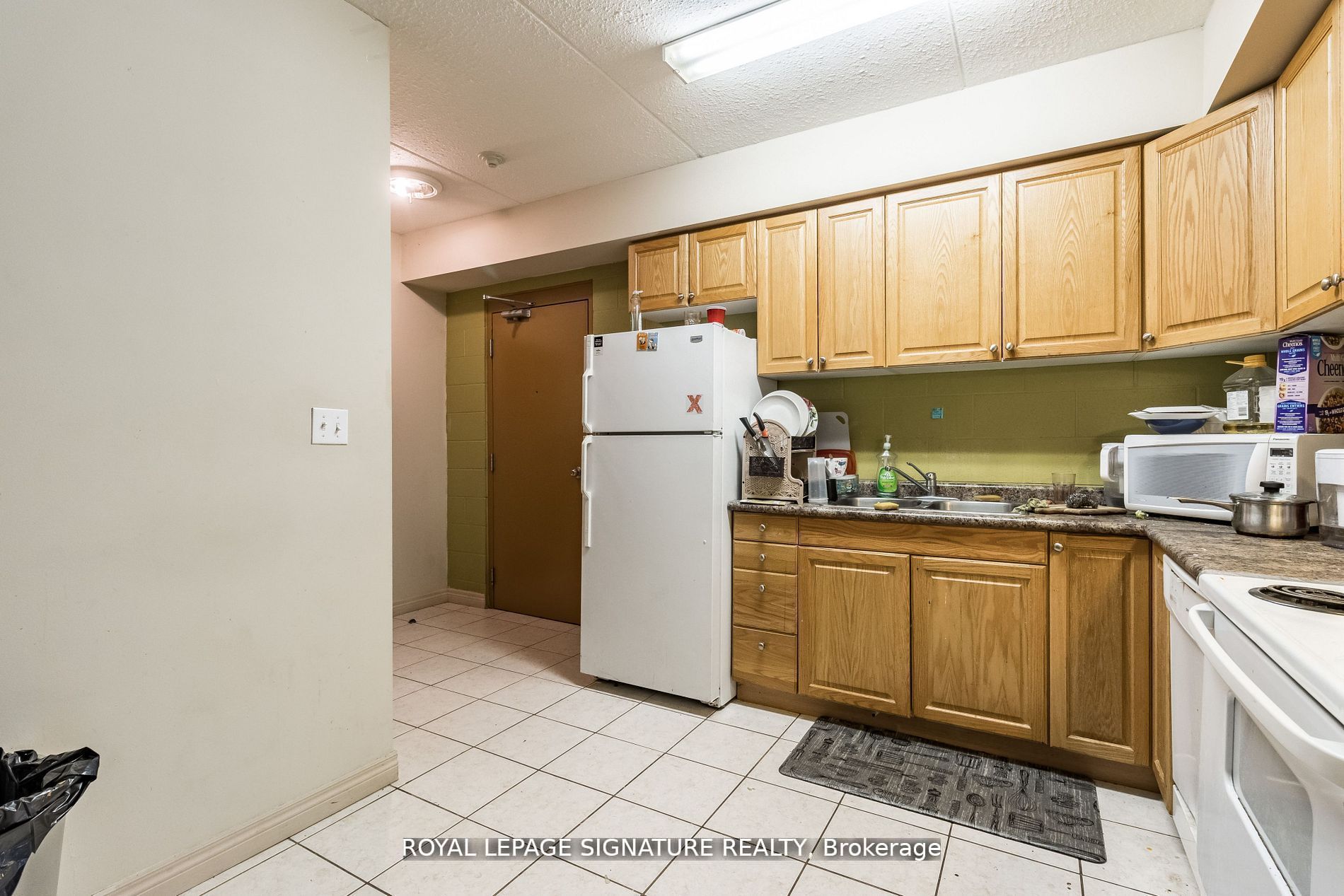 253 Lester Street 101 Property Photo 12