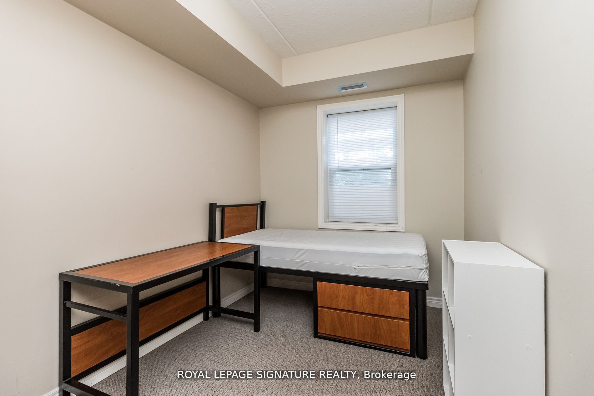 253 Lester Street 101 Property Photo 28