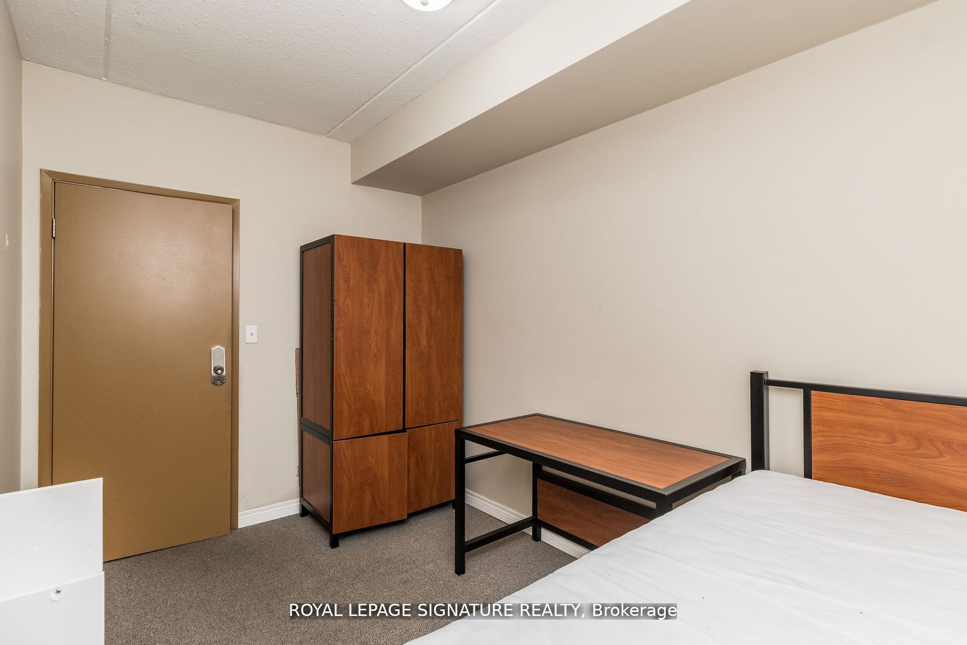 253 Lester Street 101 Property Photo 30