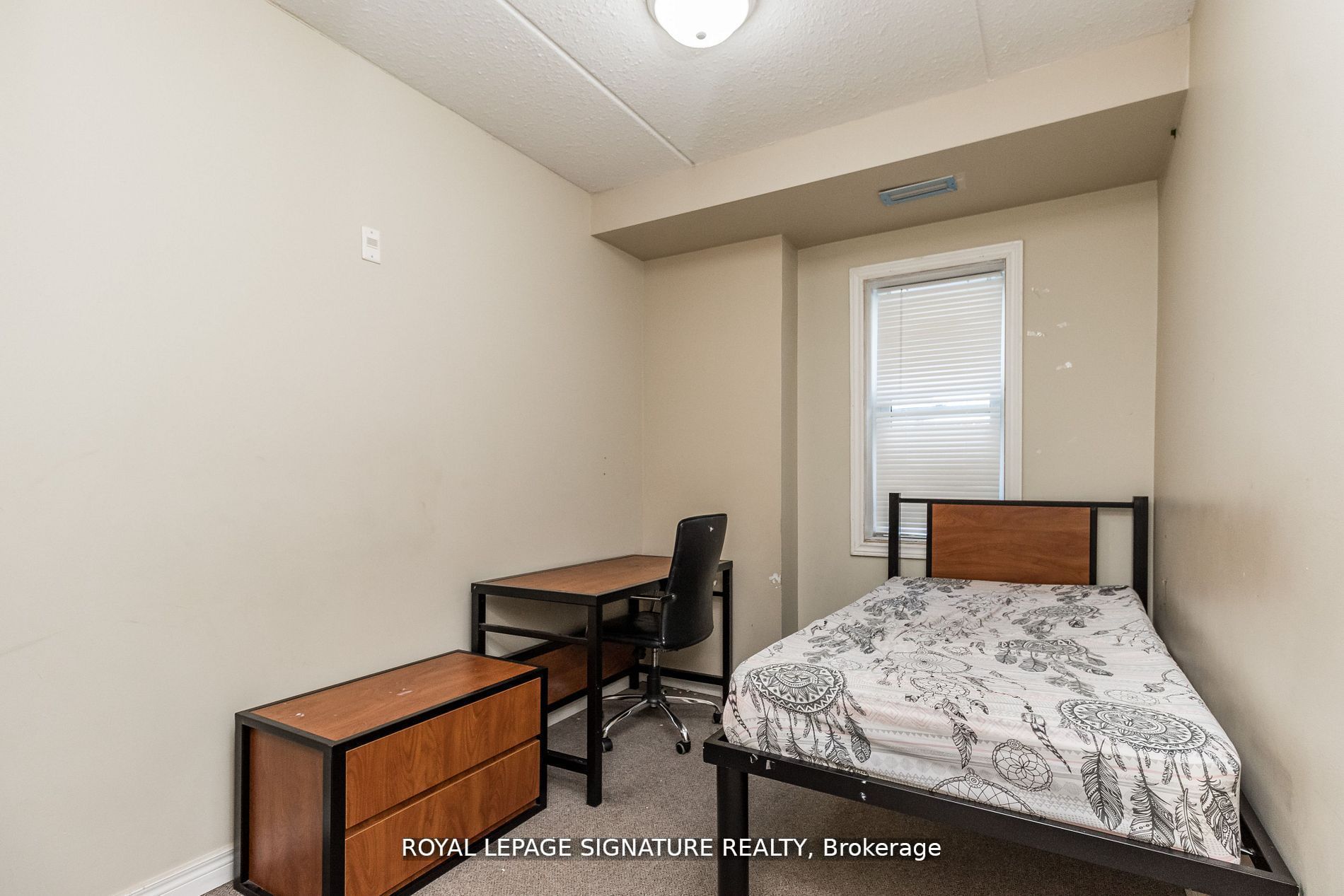 253 Lester Street 101 Property Photo 32