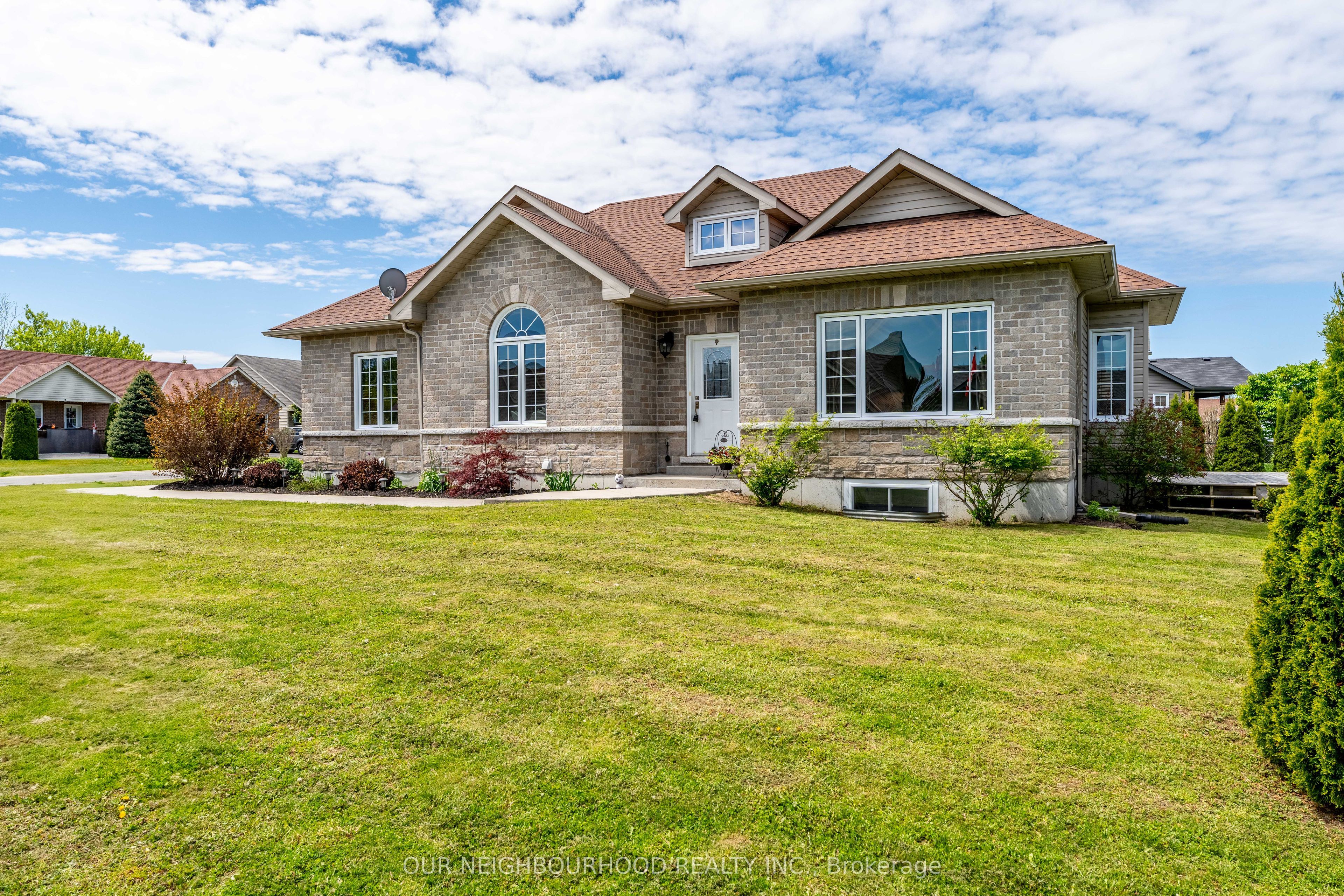 16 Cortland Crescent Property Photo 1