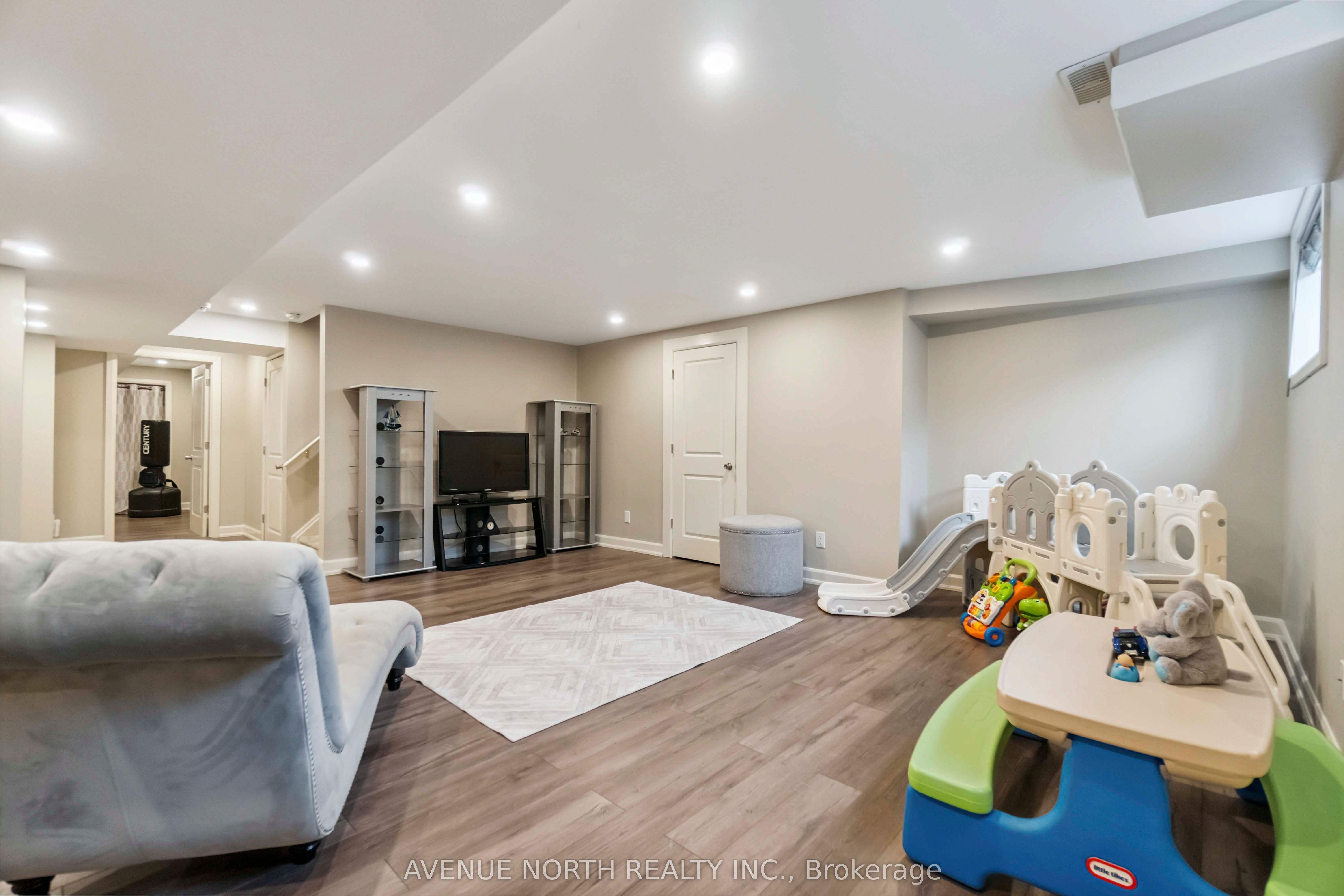 718 Bunchberry Way Property Photo 36