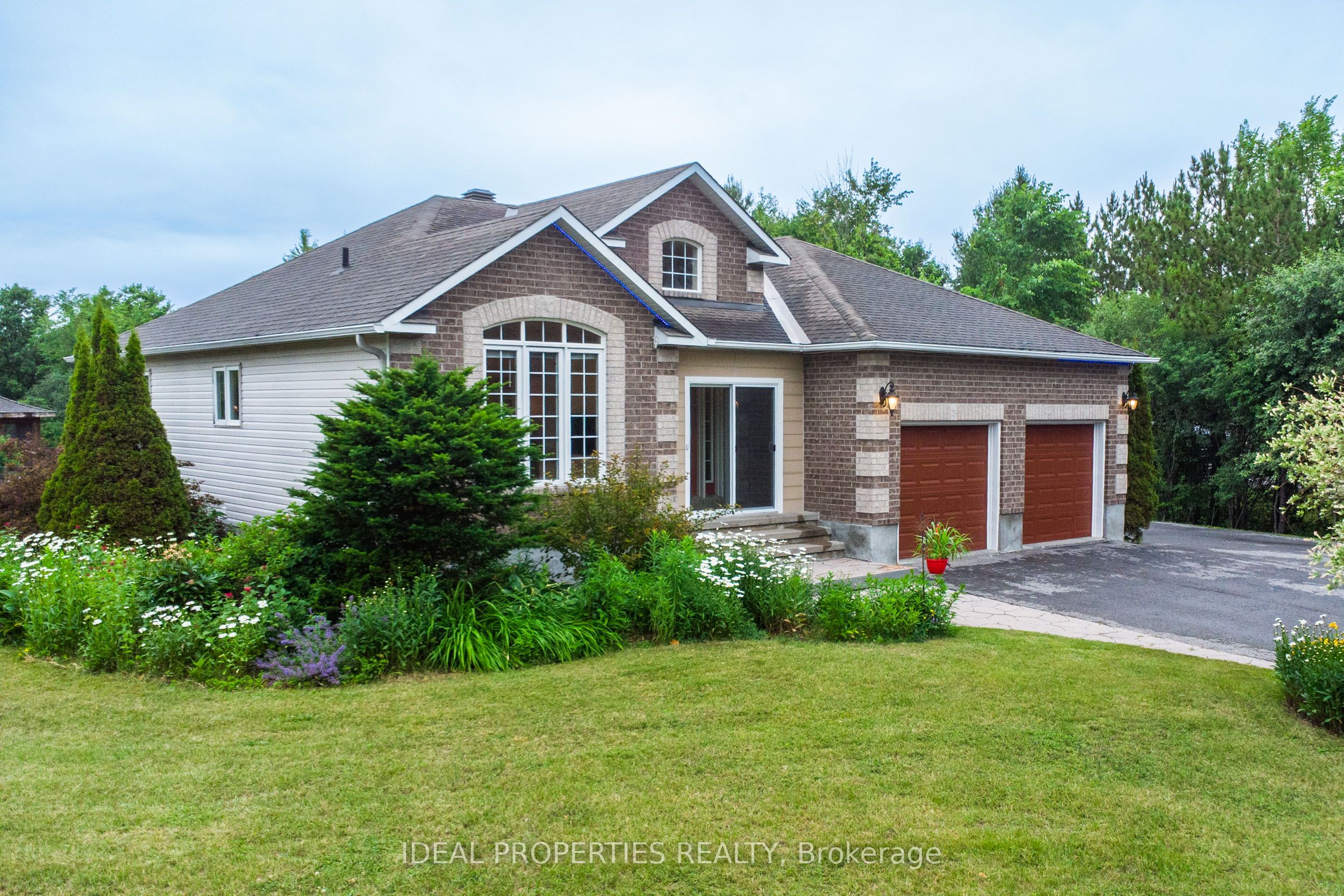 208 Pine Ridge Drive Property Photo 1