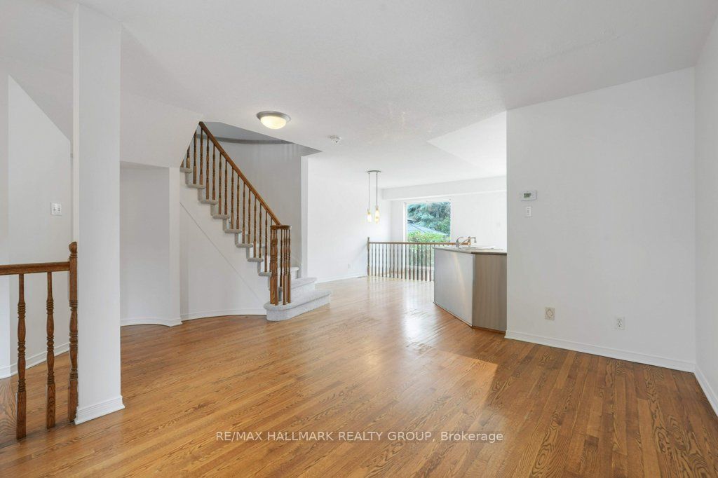 1429 Lynx Crescent Property Photo 5