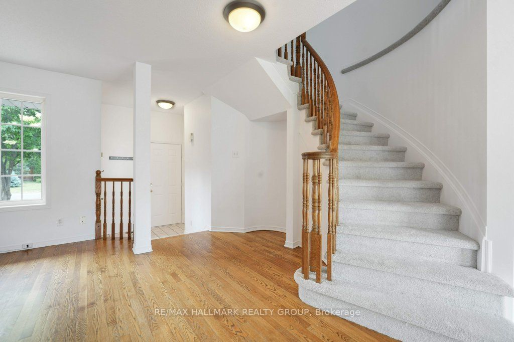 1429 Lynx Crescent Property Photo 6