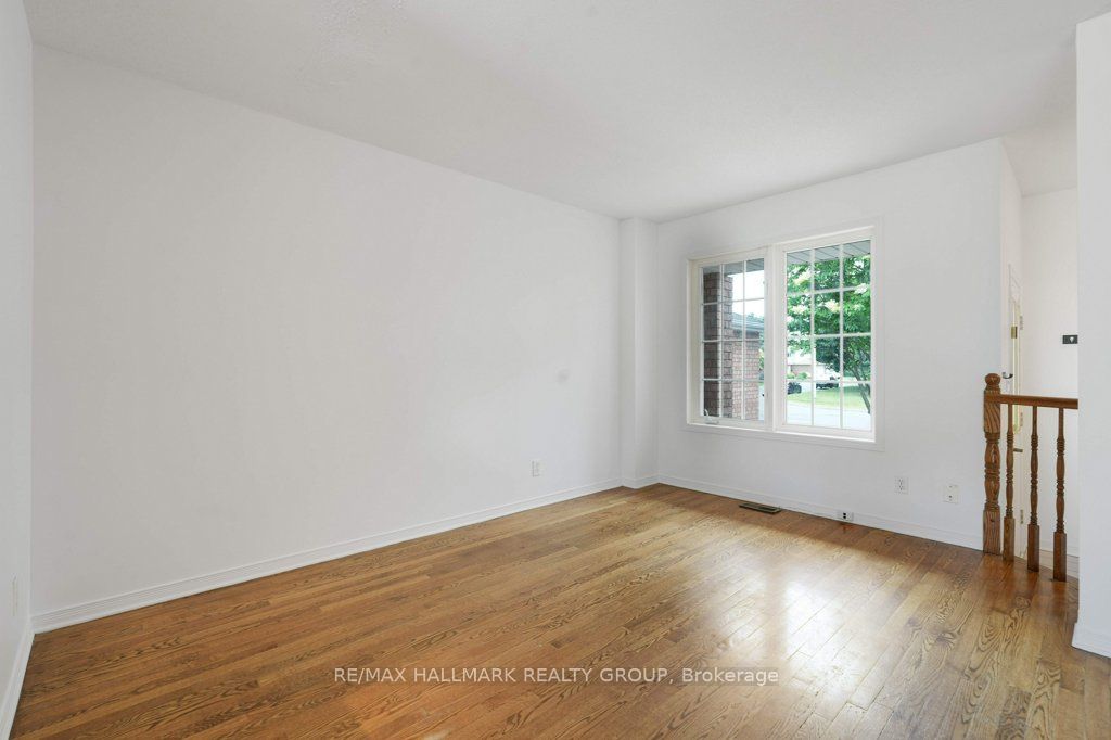 1429 Lynx Crescent Property Photo 7