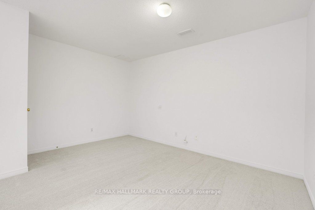 1429 Lynx Crescent Property Photo 34