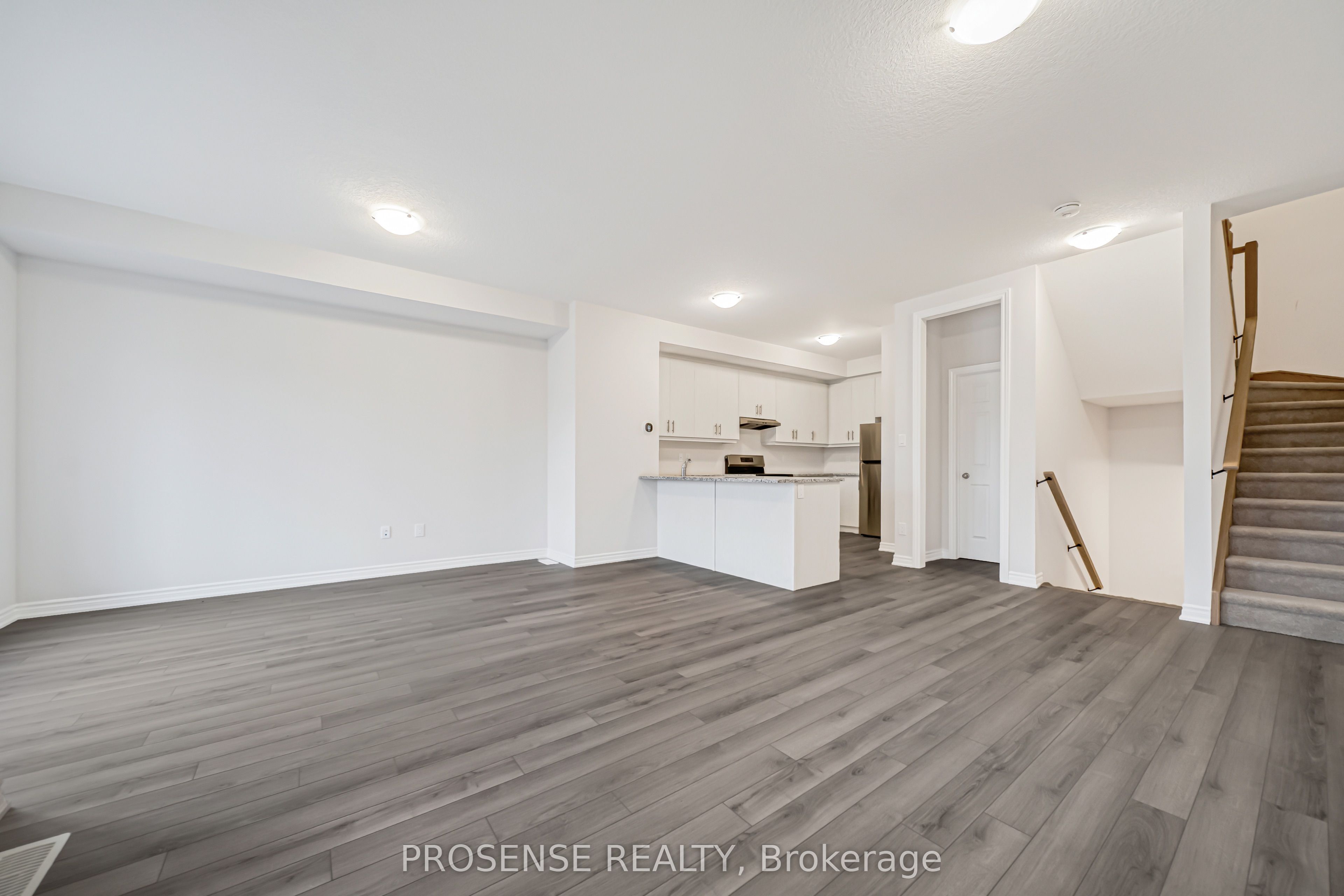 677 Park Road N 124 Property Photo 6