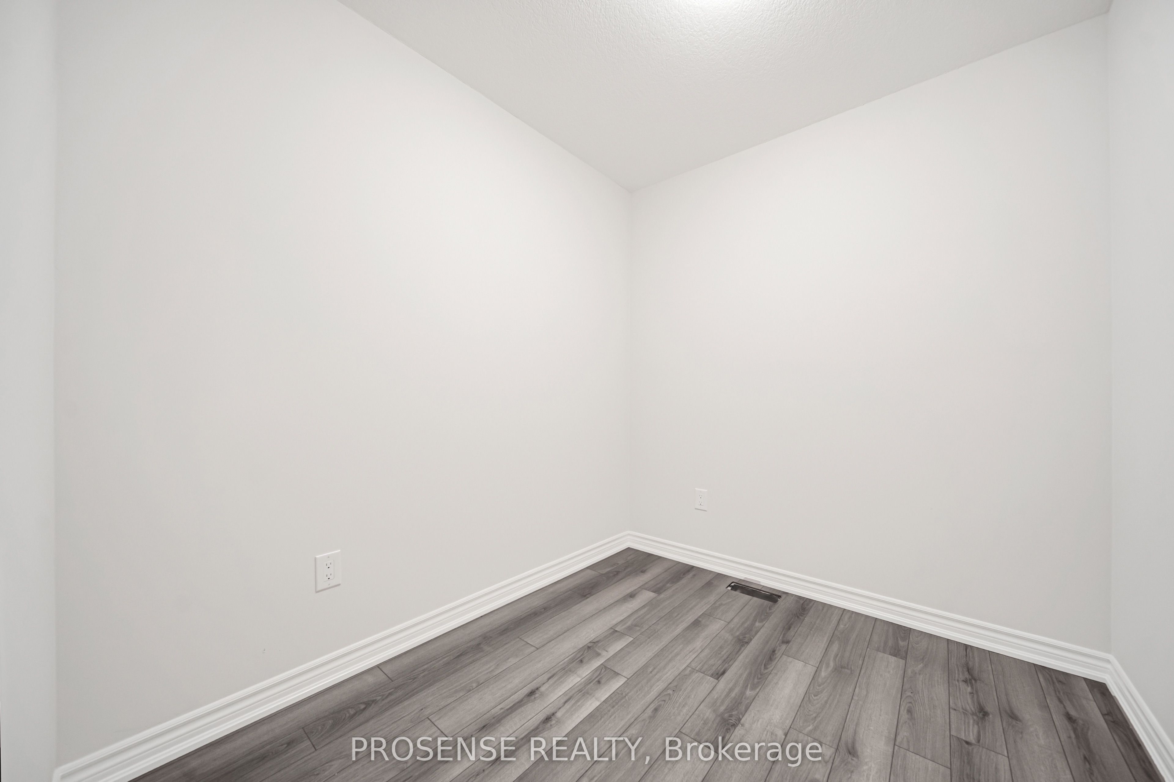 677 Park Road N 124 Property Photo 20