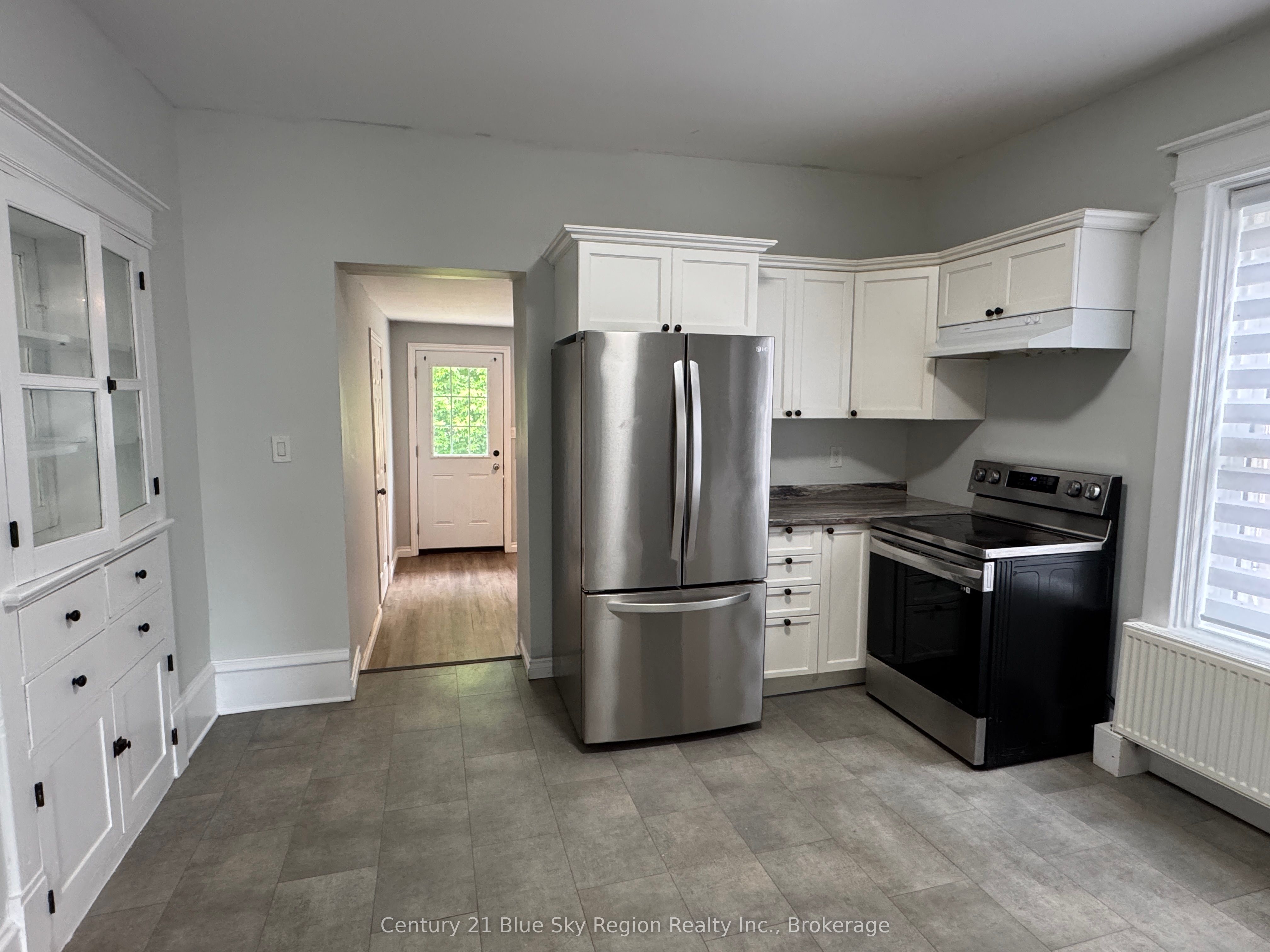 136 Second Avenue E Property Photo 4