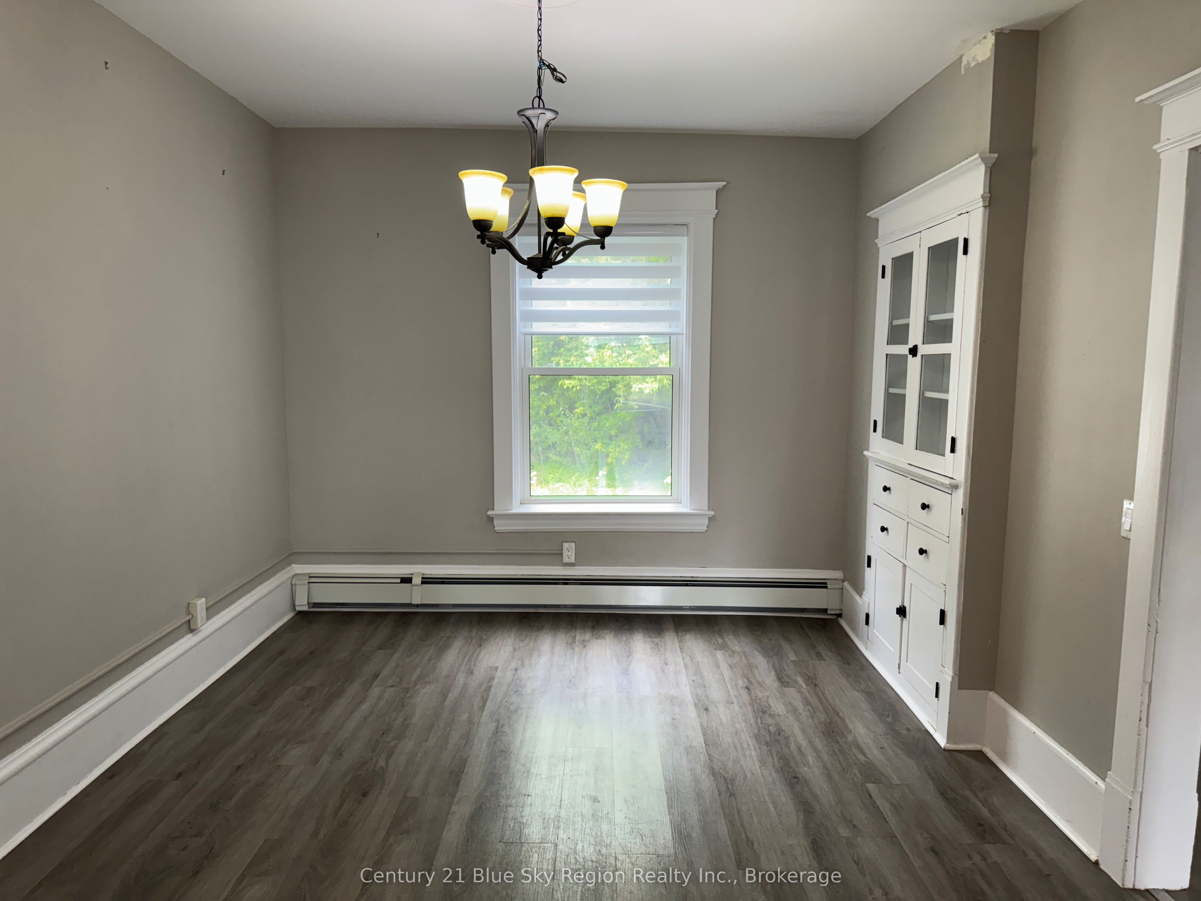 136 Second Avenue E Property Photo 8