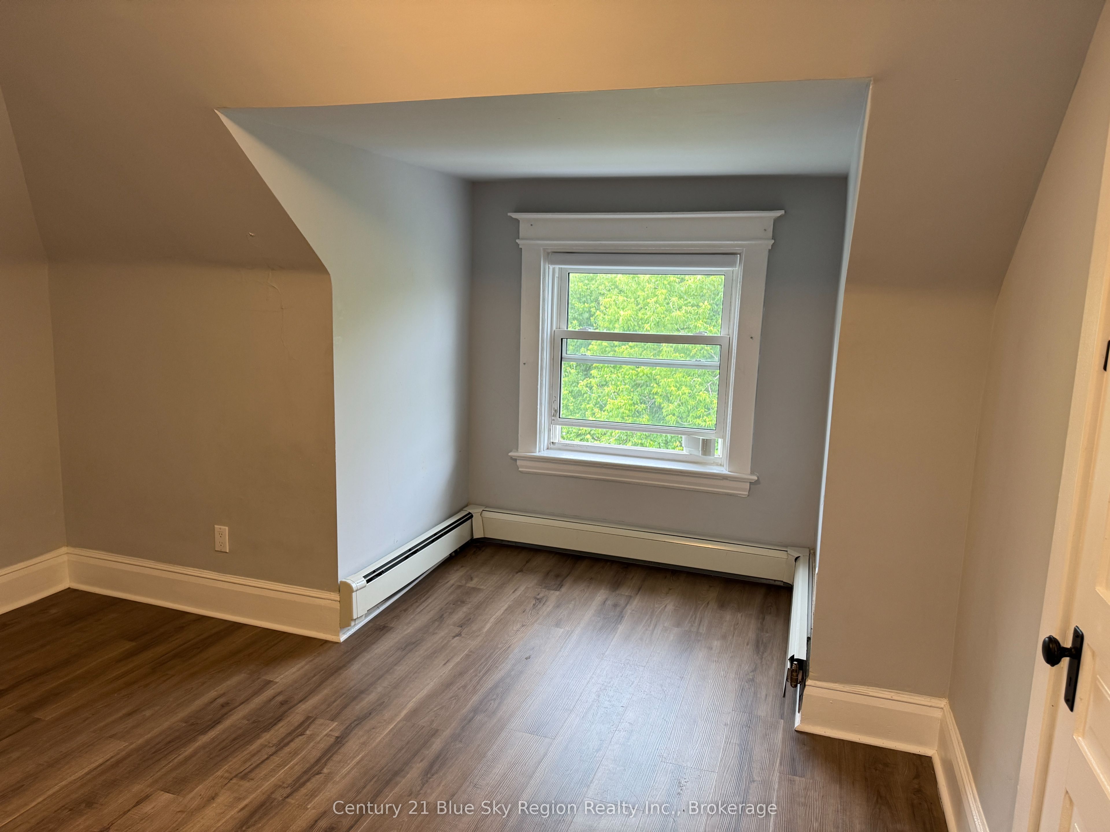 136 Second Avenue E Property Photo 21