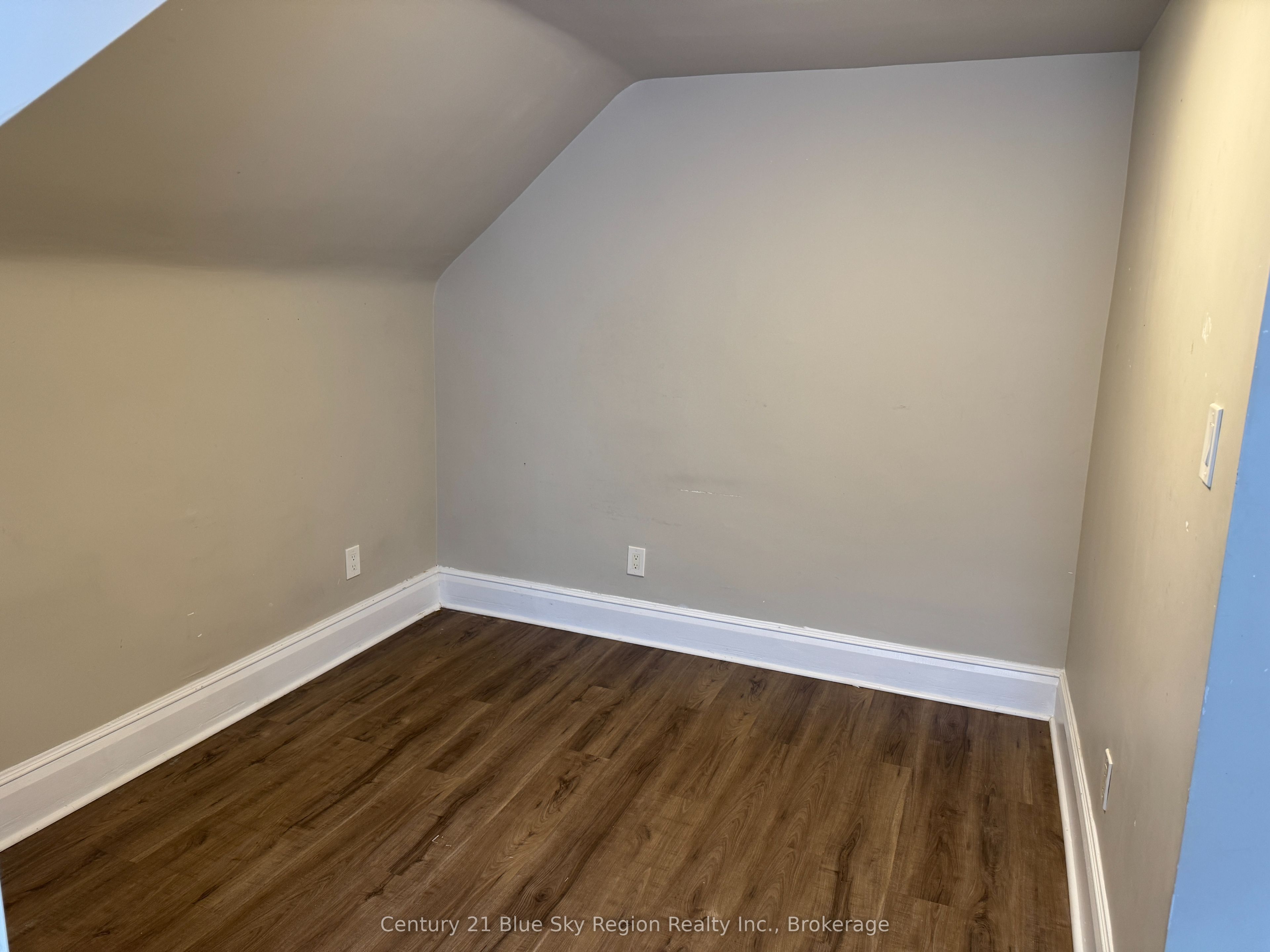 136 Second Avenue E Property Photo 23