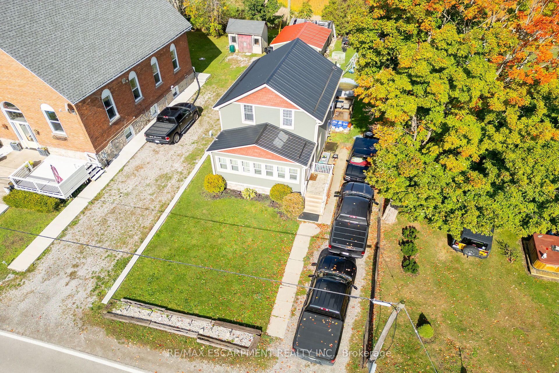 2689 North Shore Drive Property Photo 3