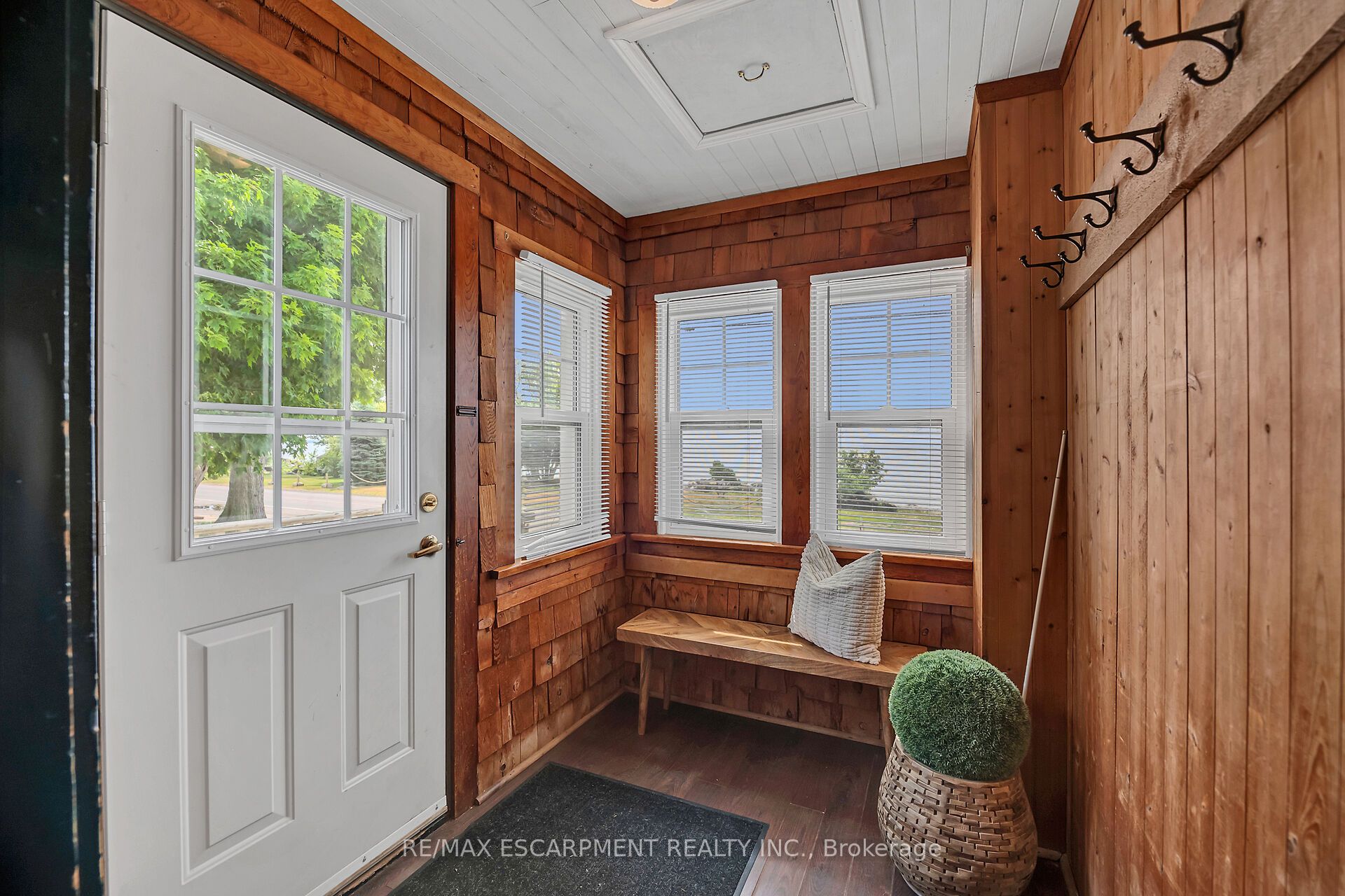 2689 North Shore Drive Property Photo 16