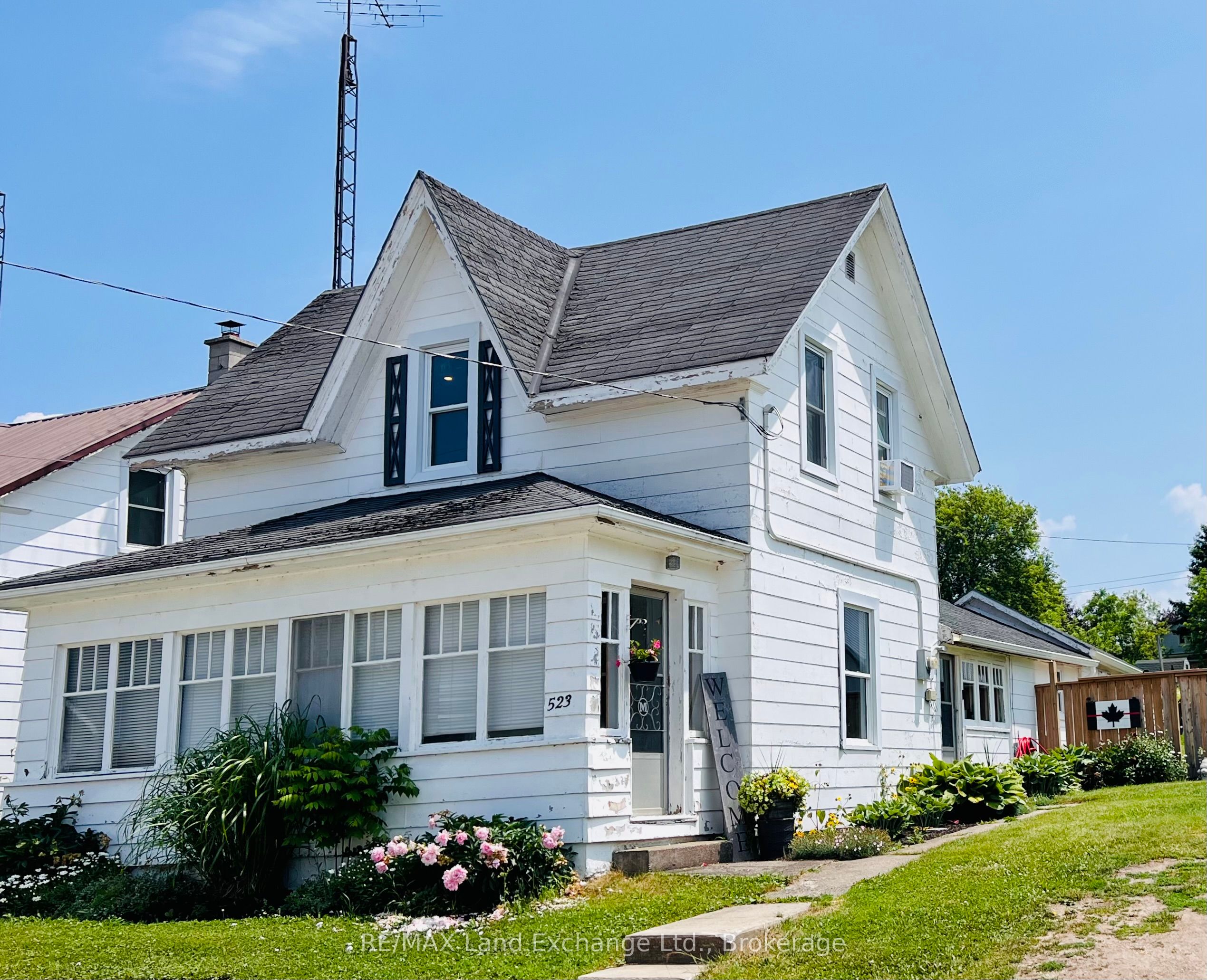 523 Outram Street