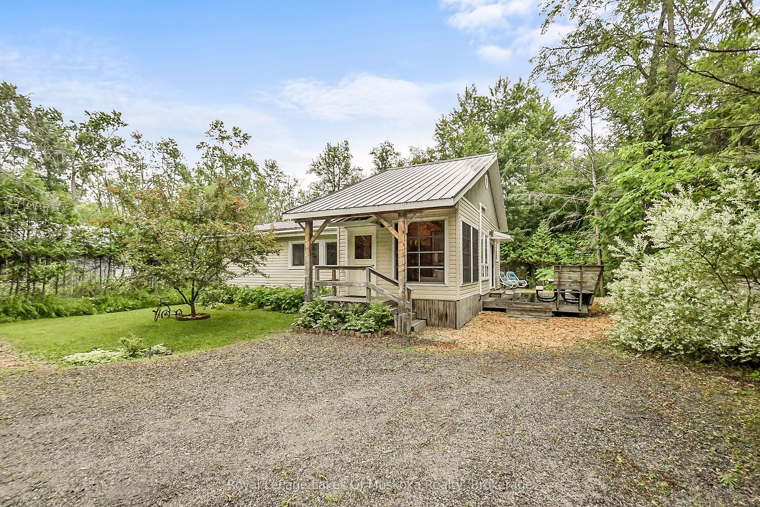 1009 Kirbys Beach Road W Property Photo 1