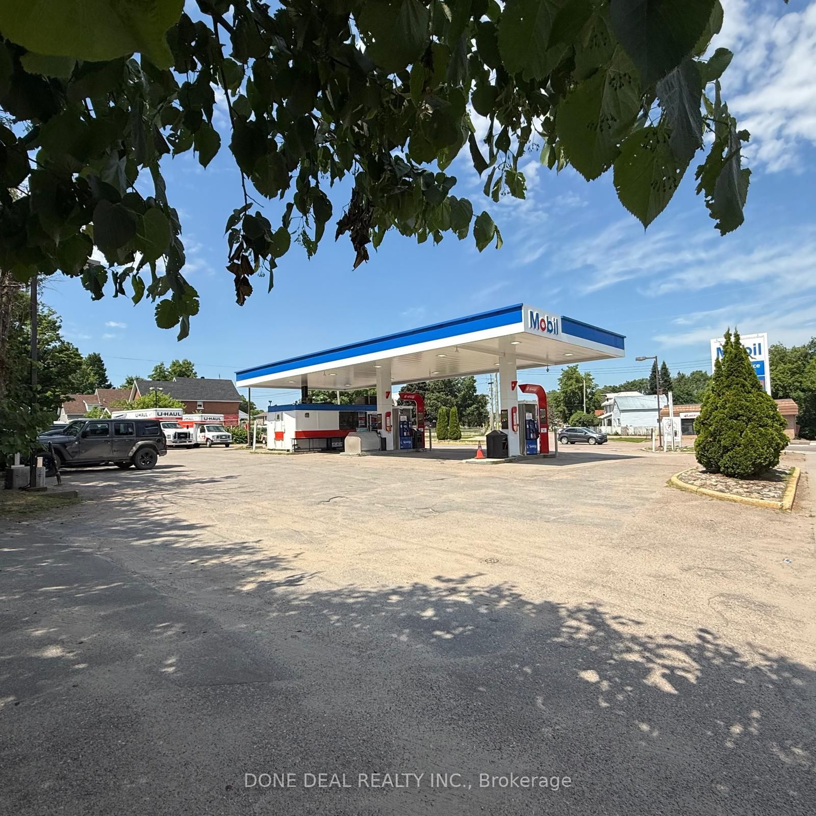 640 Pembroke Street W Property Photo 6