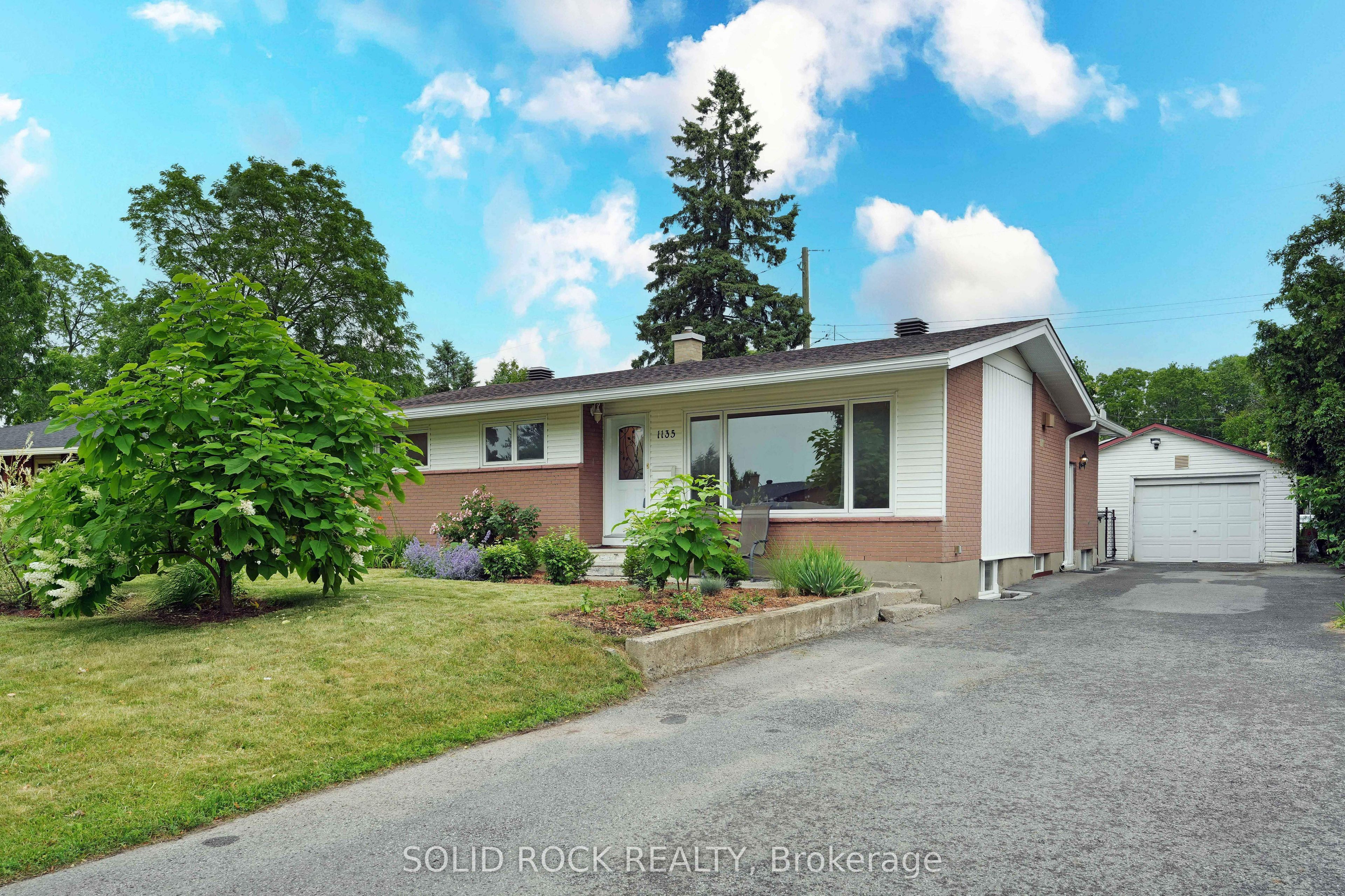 1135 Maybank Street Property Photo 1