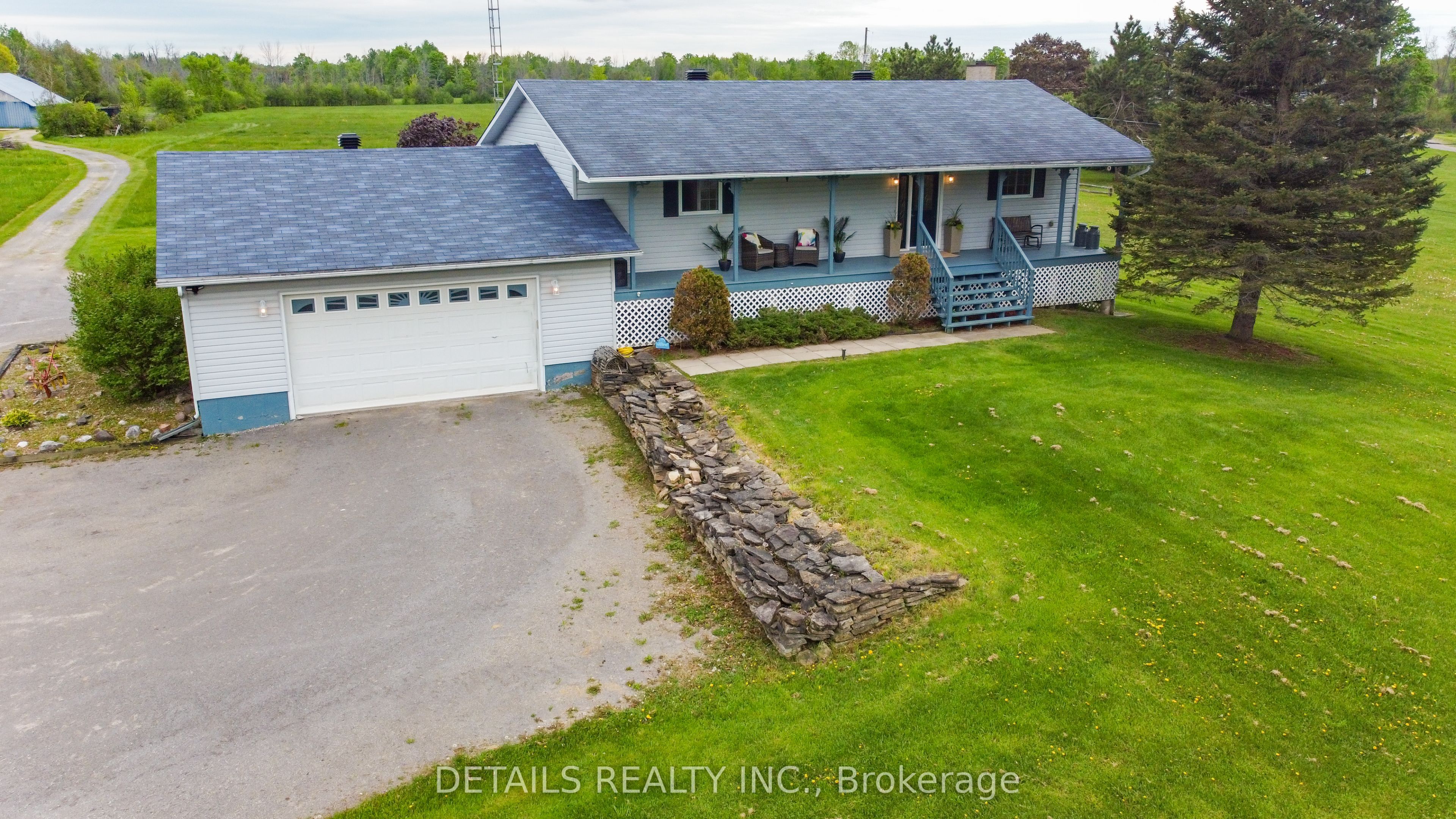 887 Macpherson Road Property Photo 1