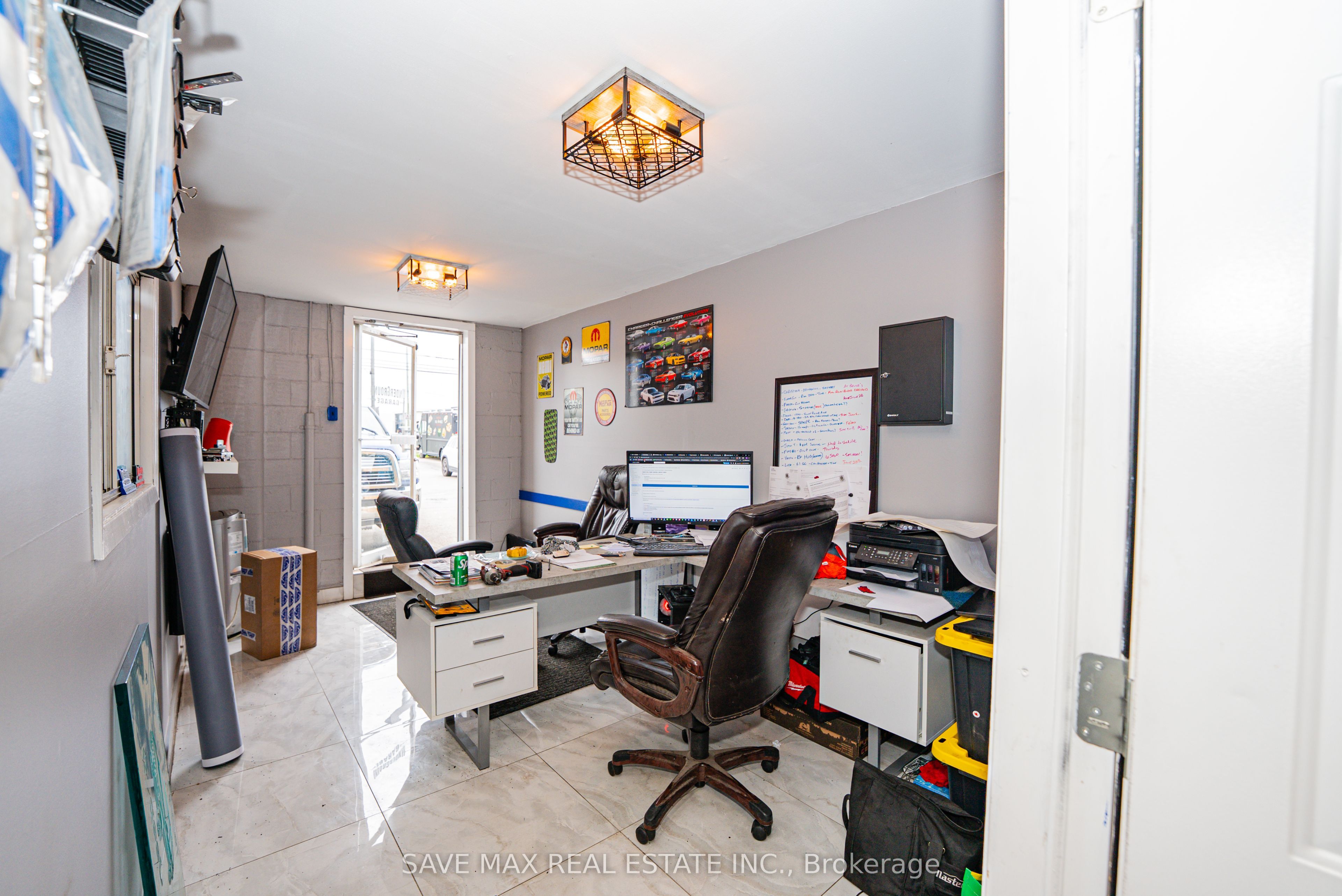 2481 Upper James Street Property Photo 14
