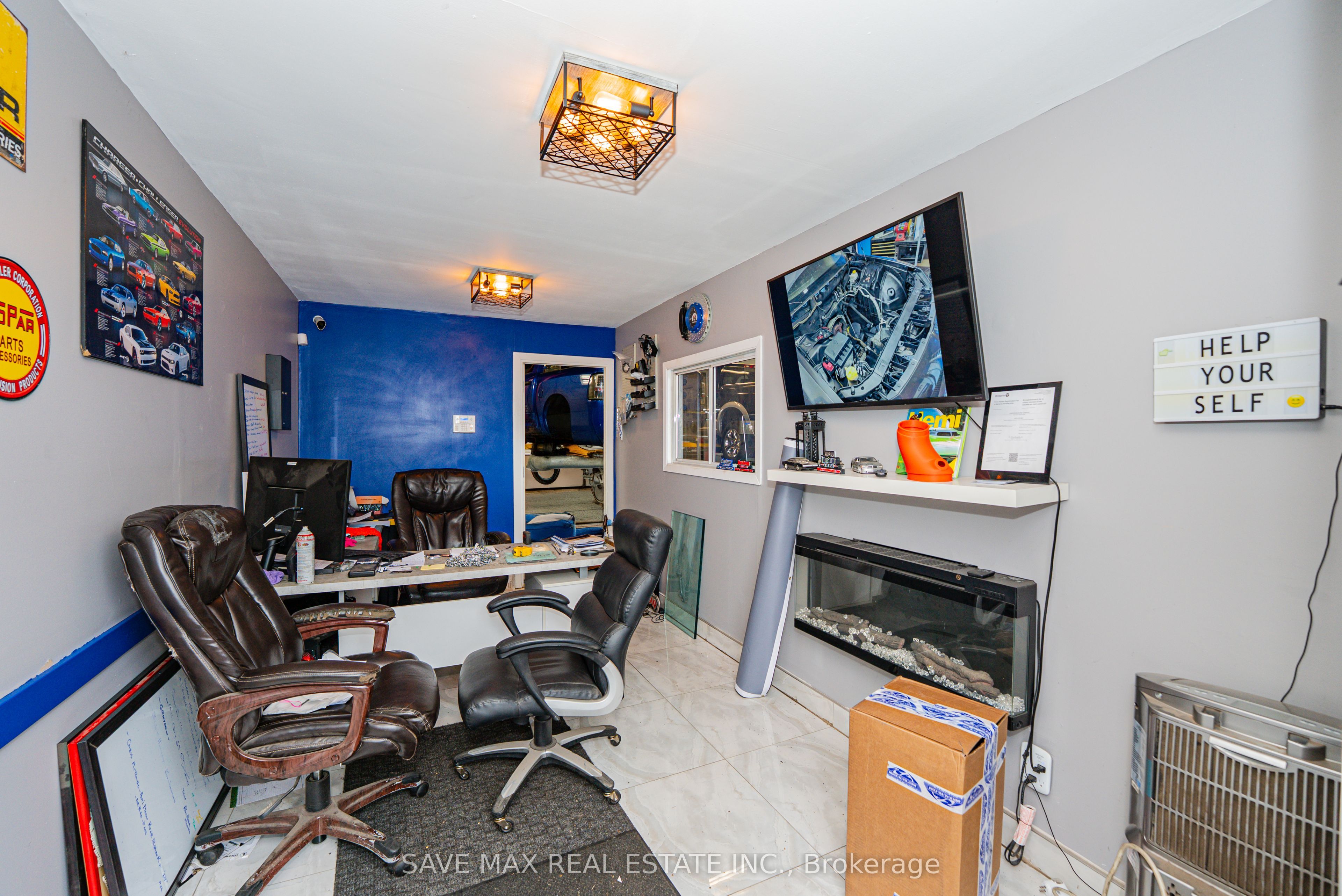 2481 Upper James Street Property Photo 16