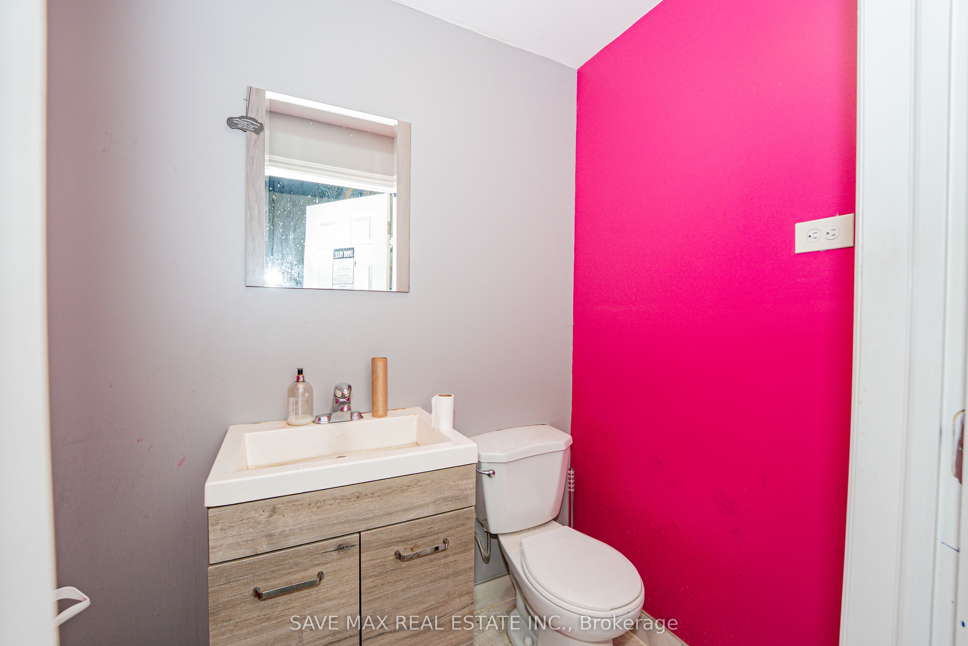 2481 Upper James Street Property Photo 20