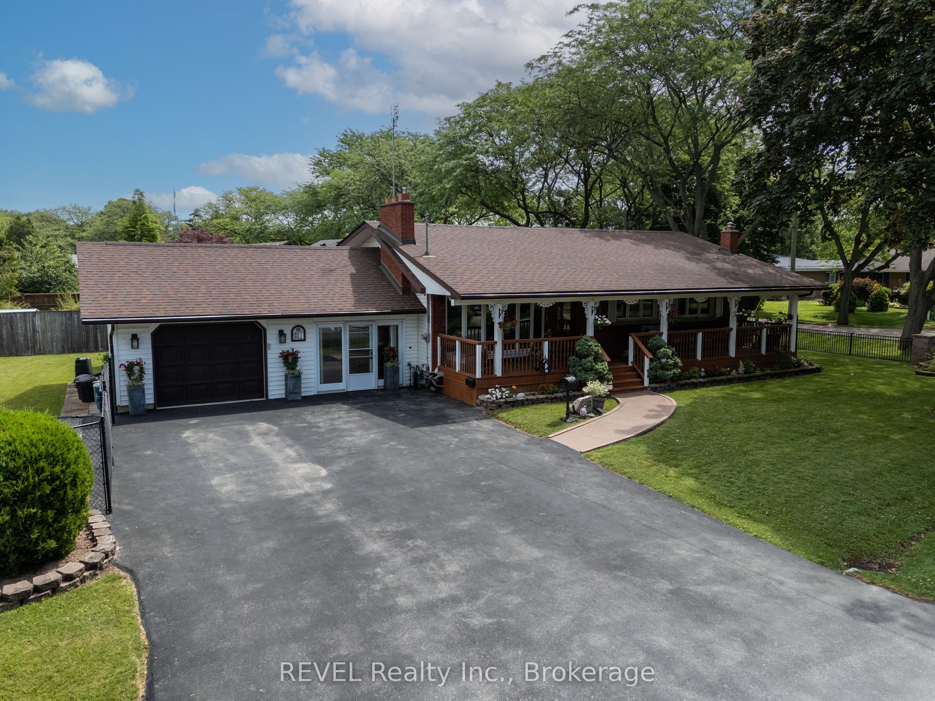 12 AQUADALE Drive Property Photo 1