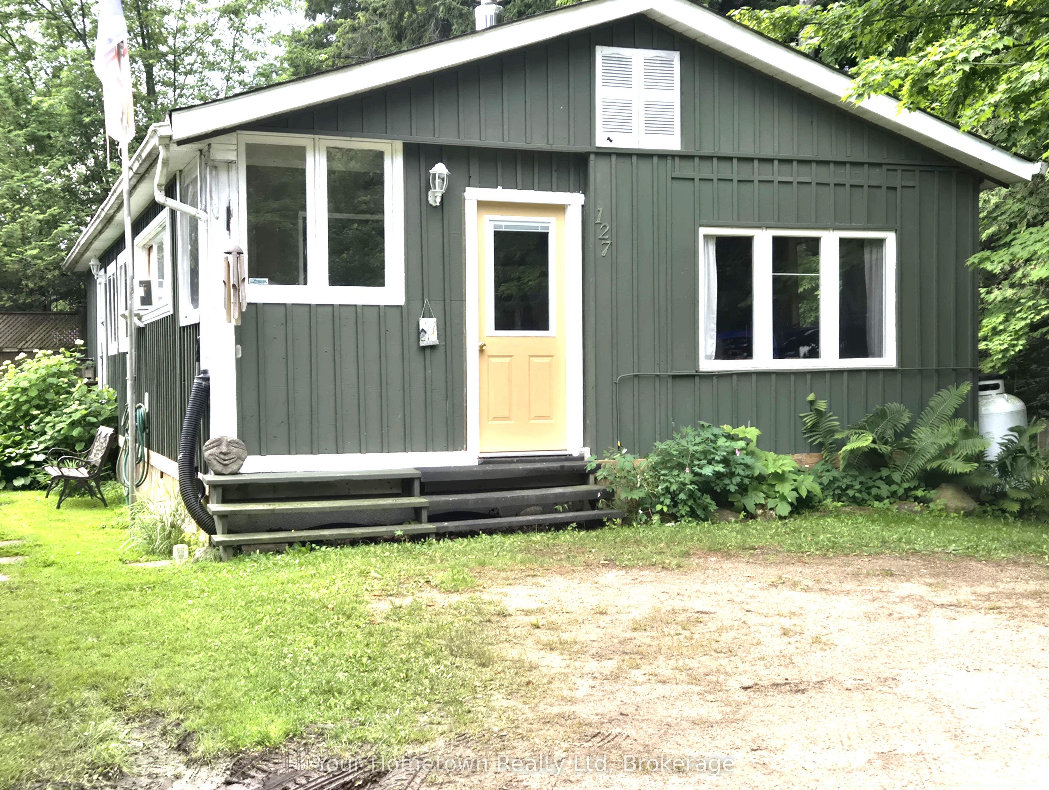 127 Cedar Crescent Property Photo 1
