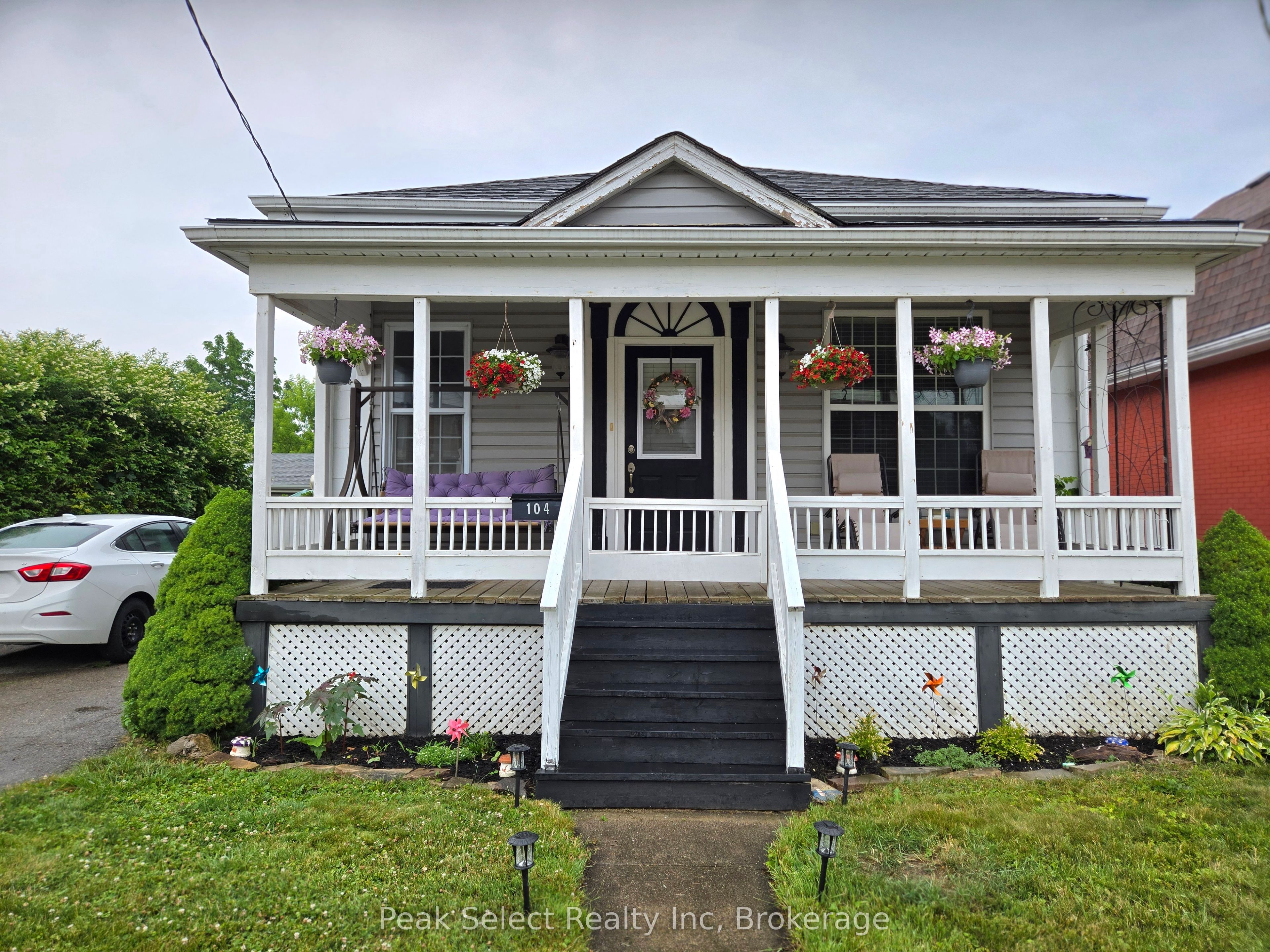 104 Erie Street Property Photo 1