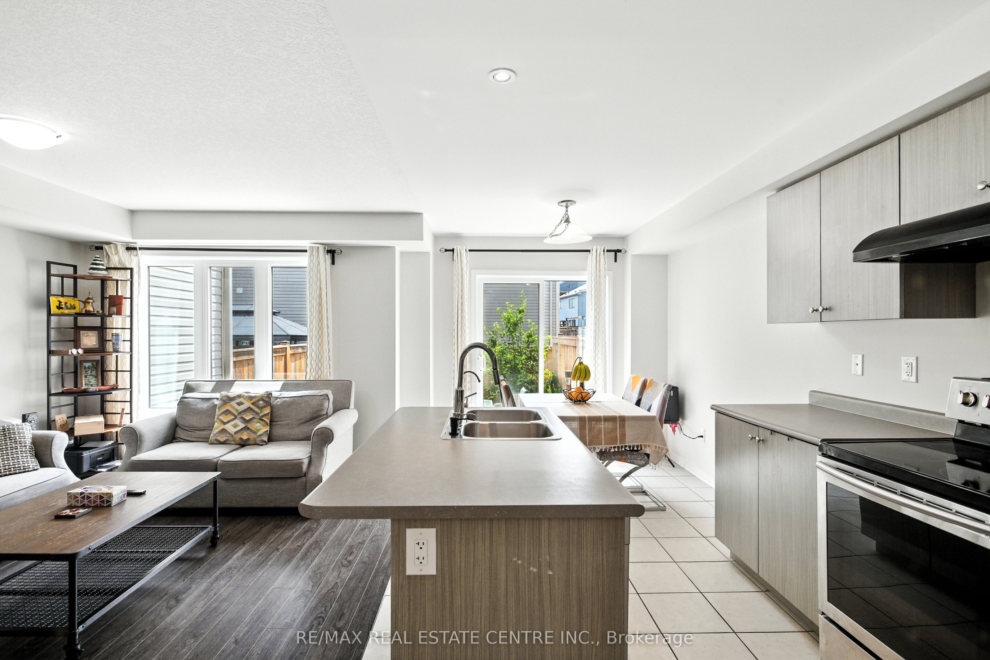 85 Thompson Road Property Photo 7