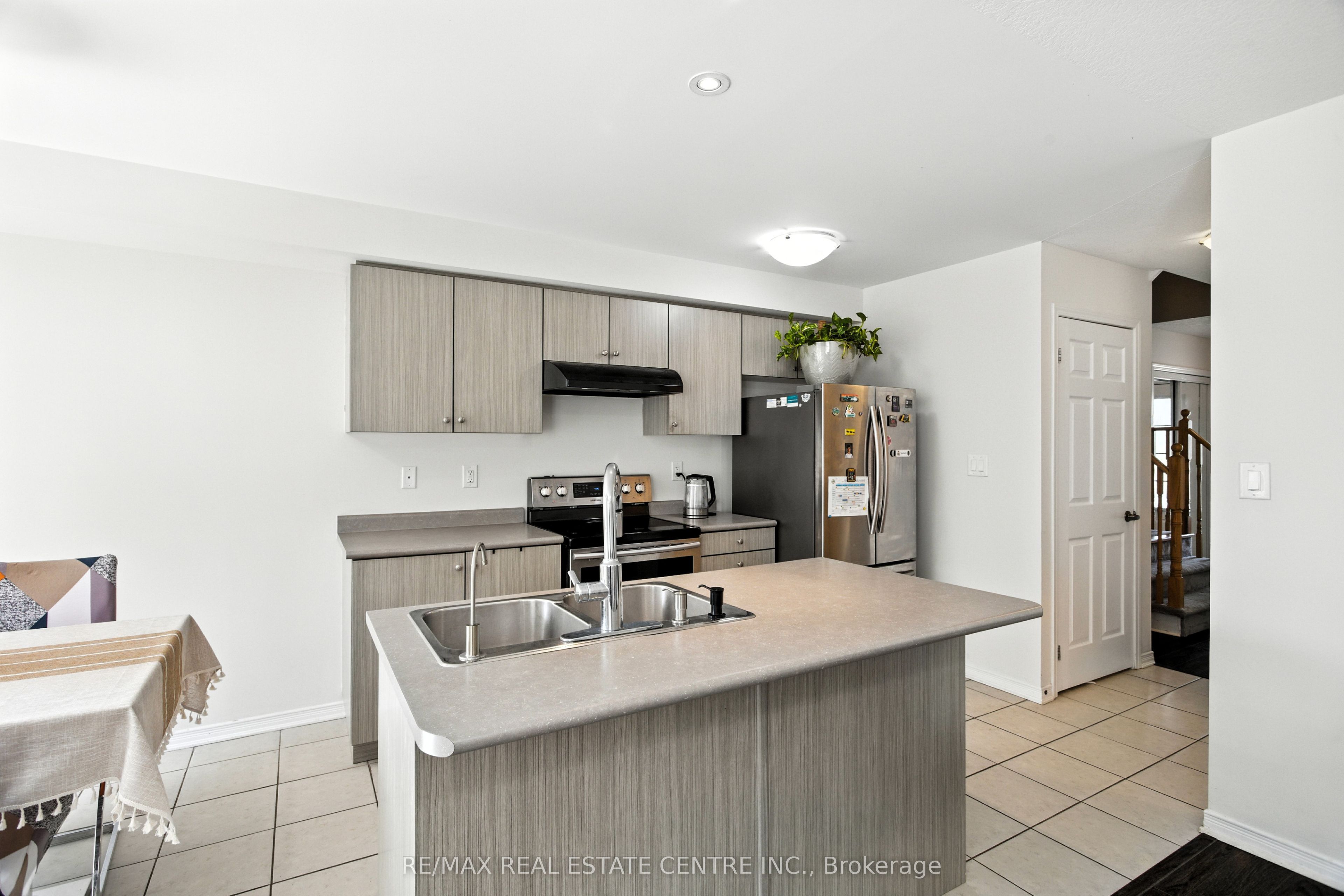 85 Thompson Road Property Photo 8