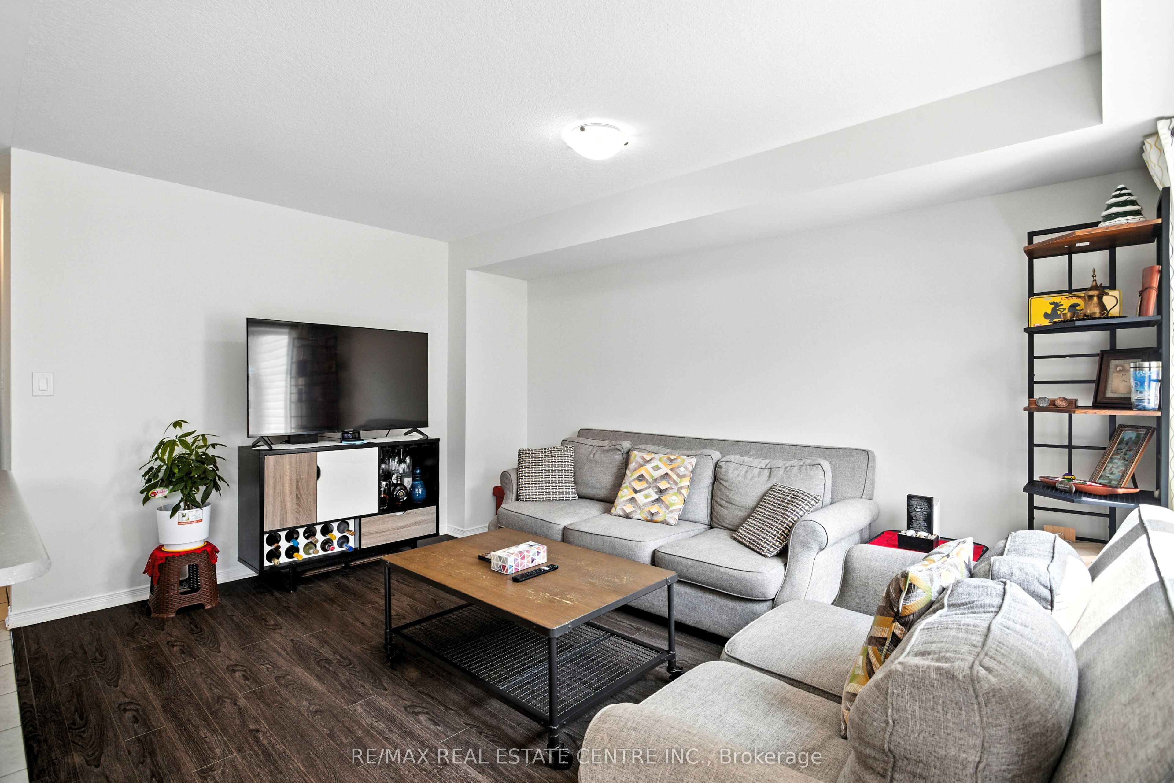 85 Thompson Road Property Photo 14