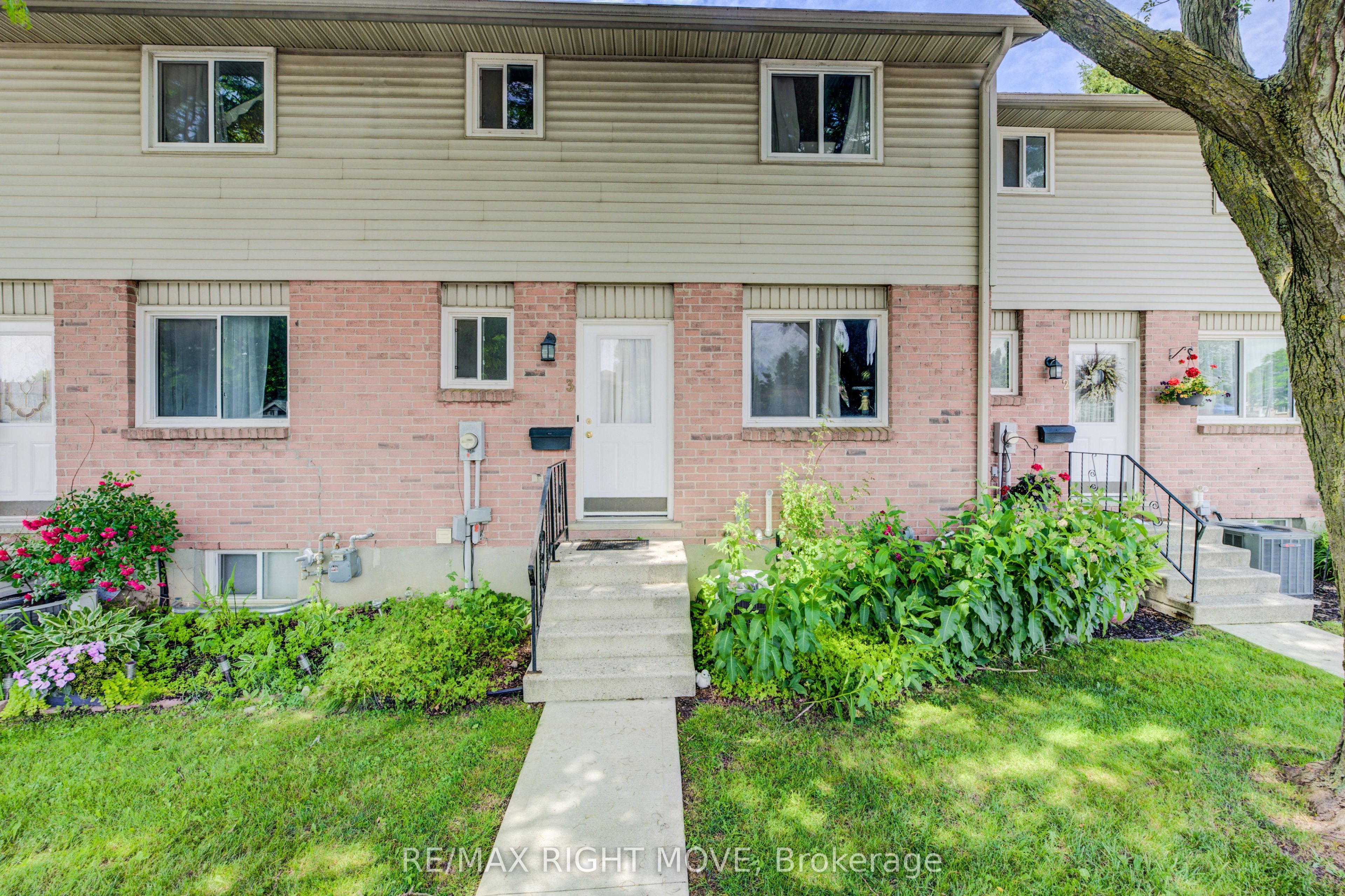 486 Springbank Avenue N 3 Property Photo 1