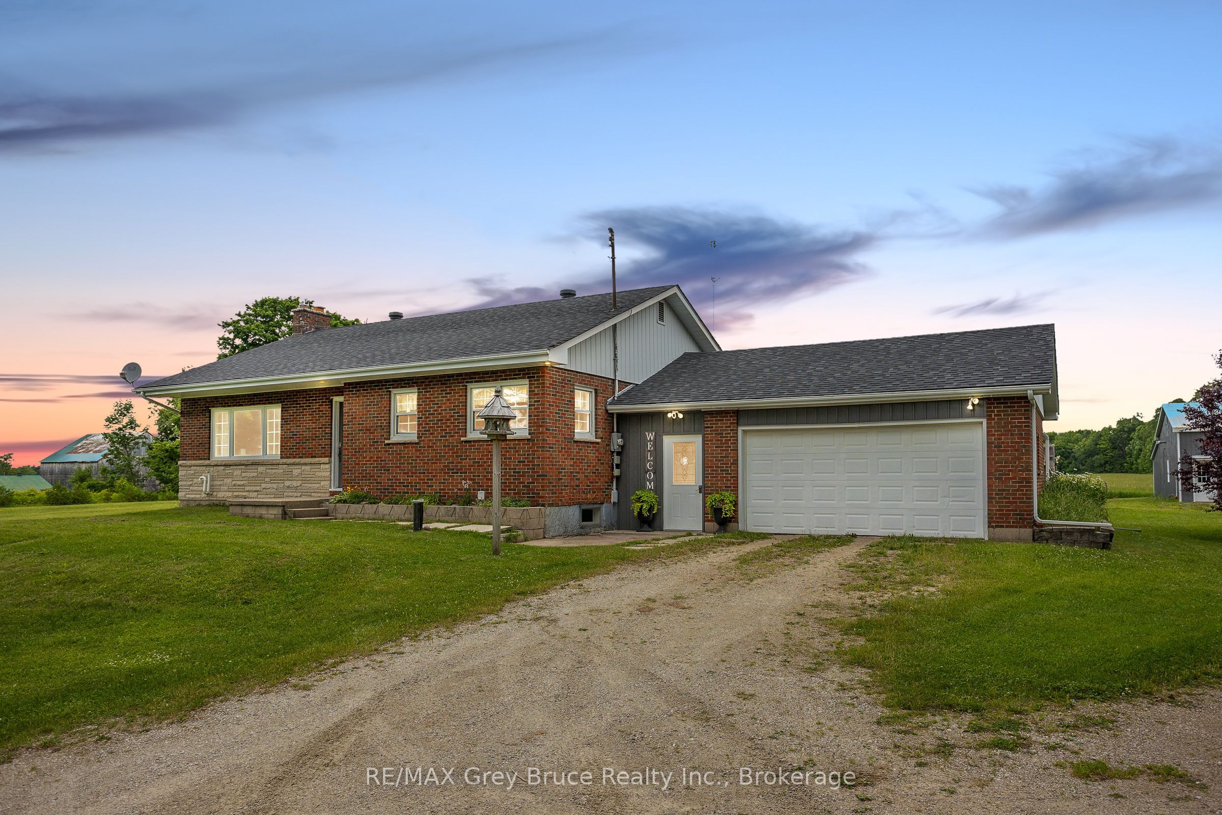 718449 6 Highway Property Photo 1