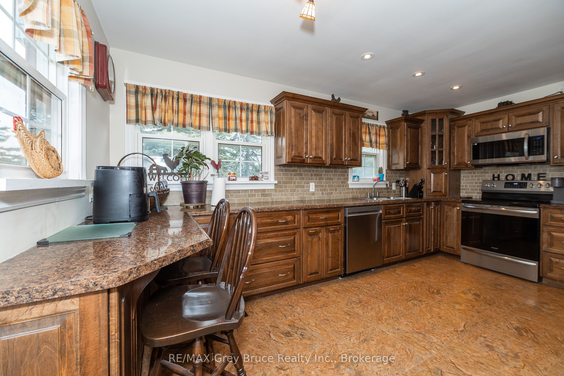 718449 6 Highway Property Photo 12