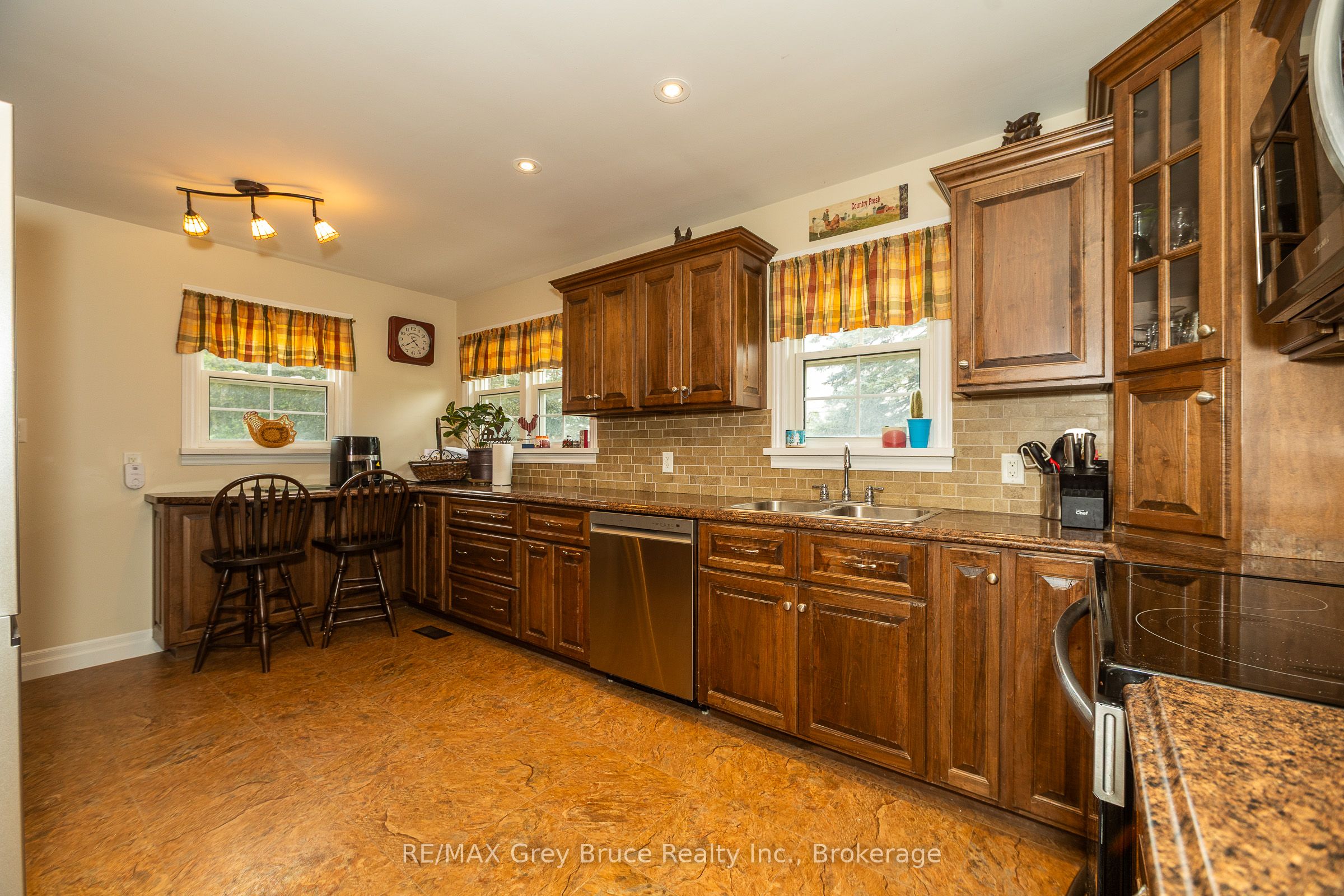 718449 6 Highway Property Photo 14
