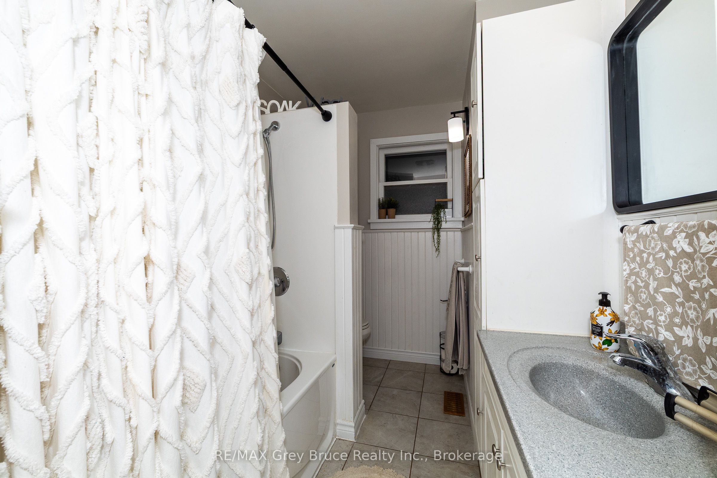 718449 6 Highway Property Photo 19