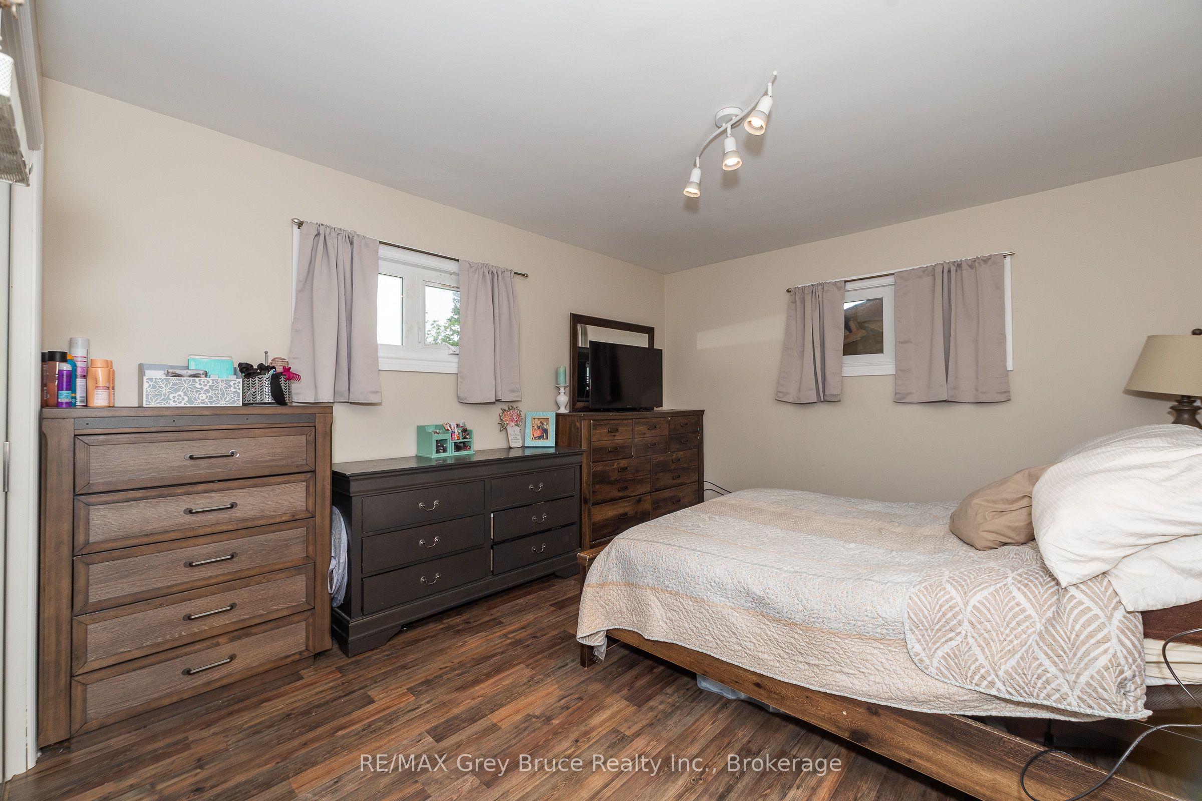 718449 6 Highway Property Photo 20