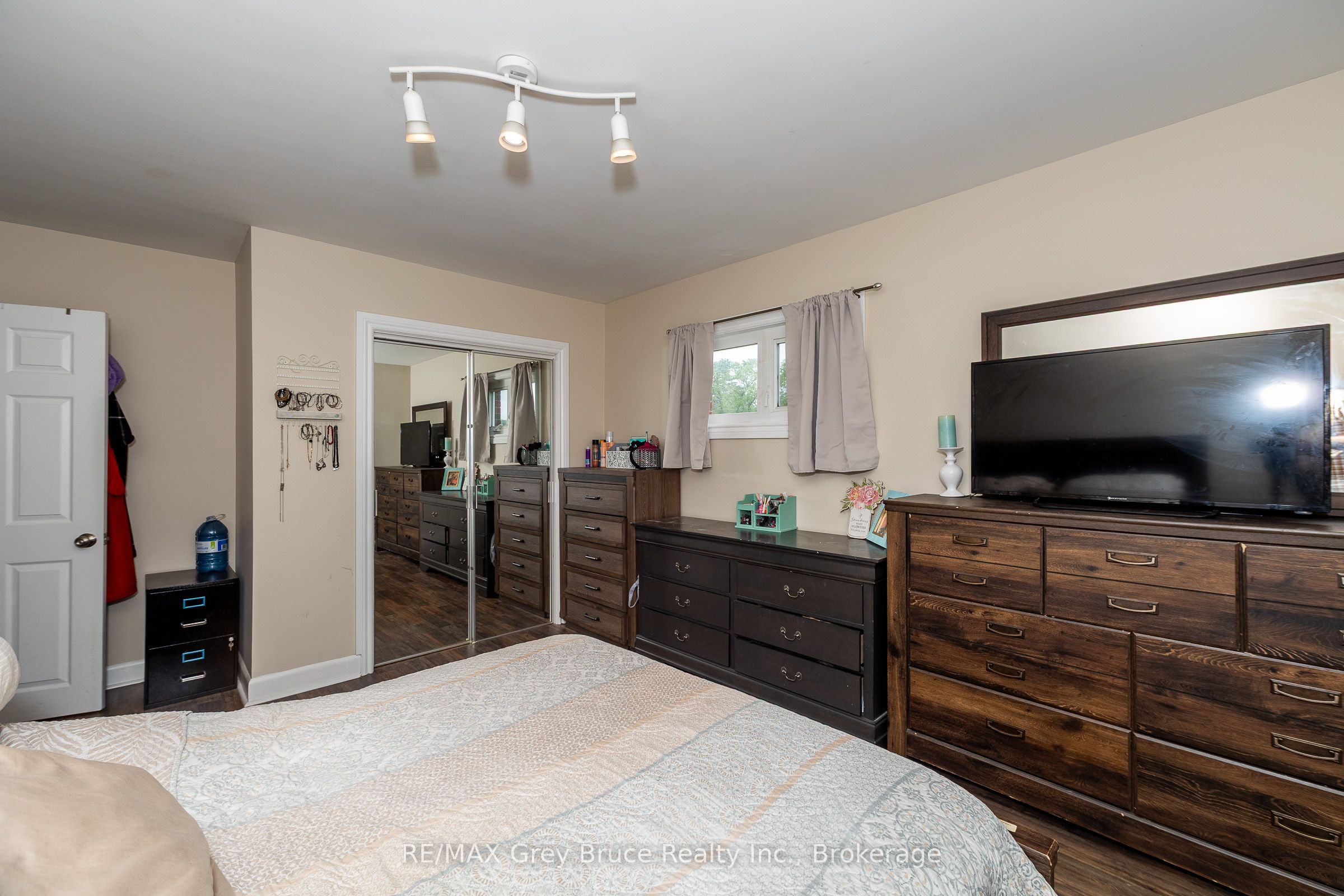 718449 6 Highway Property Photo 21