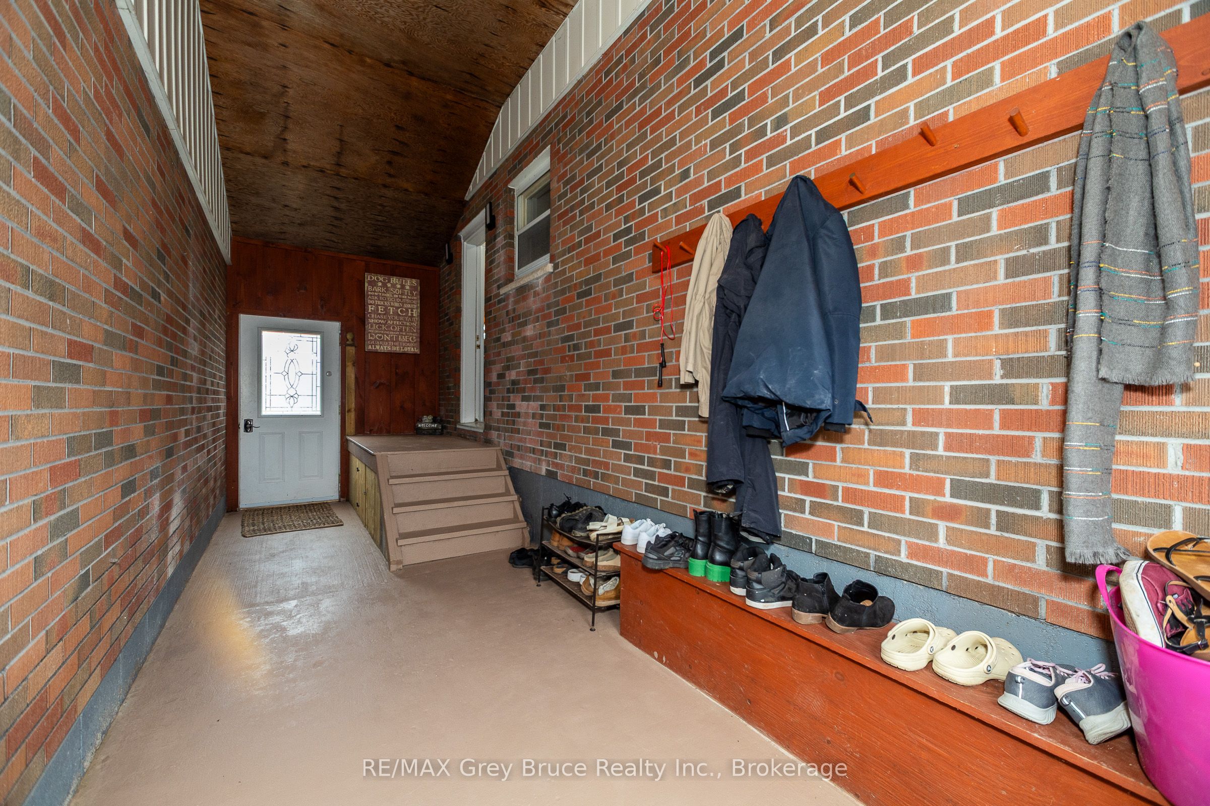 718449 6 Highway Property Photo 28