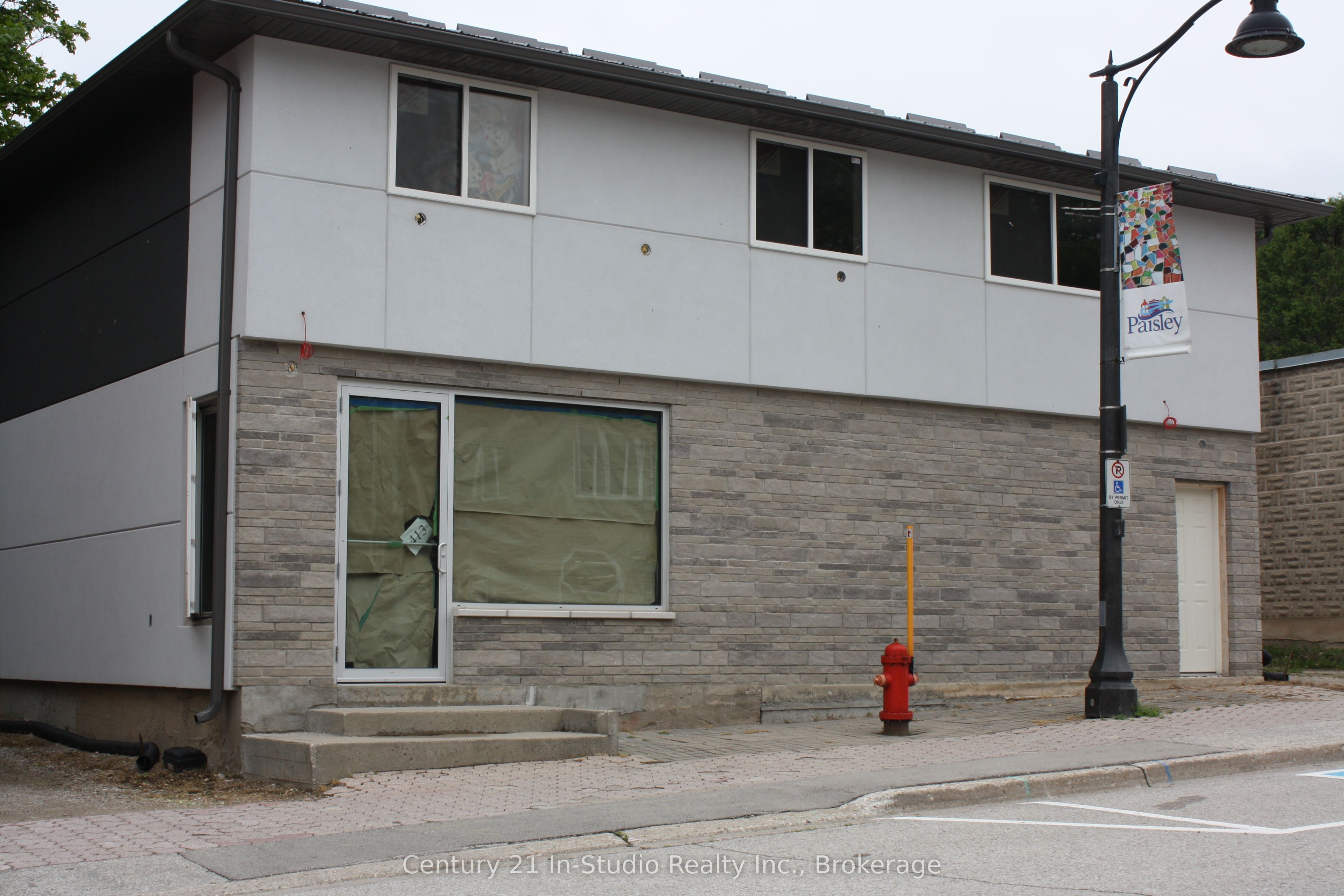 413 Queen St S