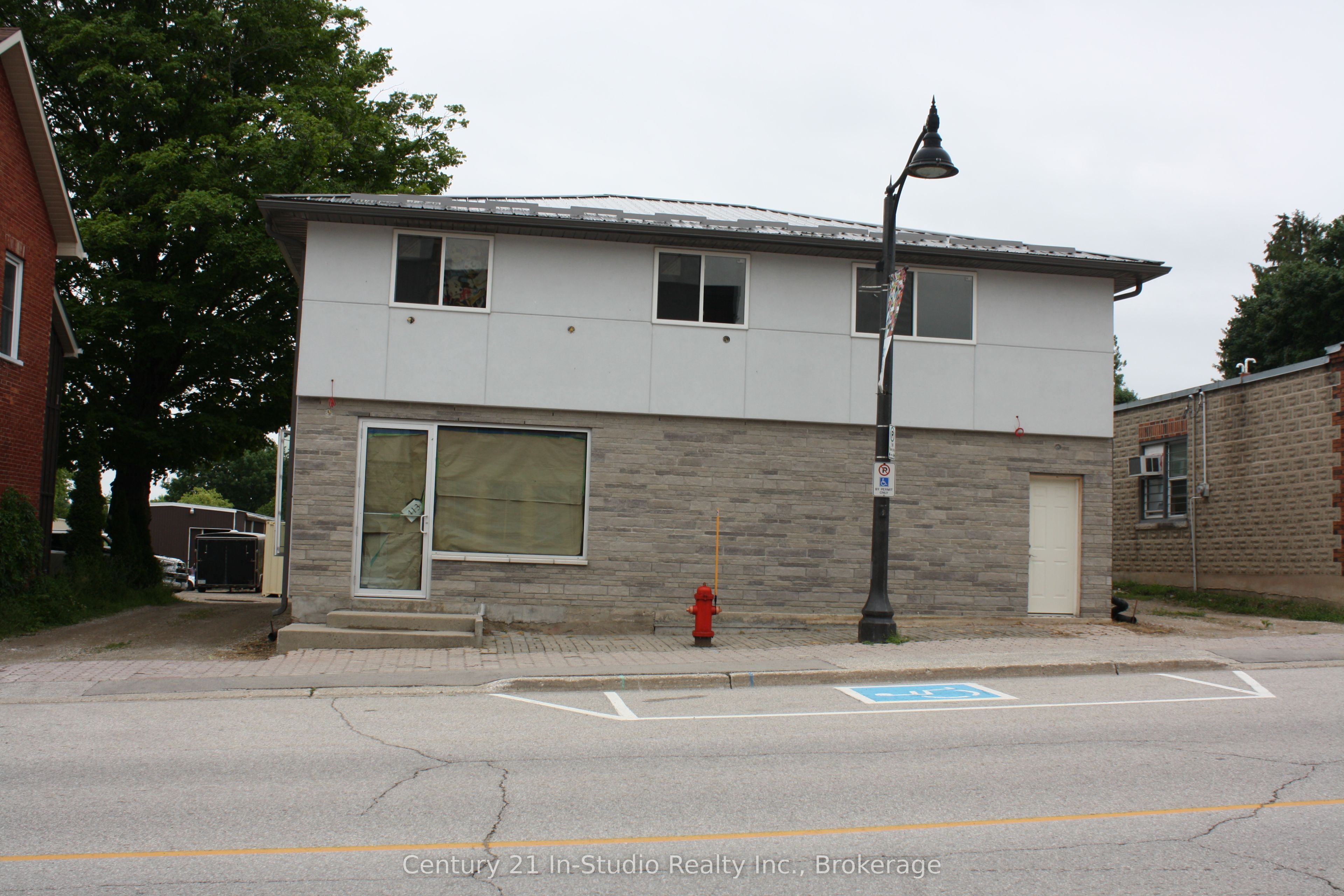 413 Queen Street S Unit A Property Photo 1