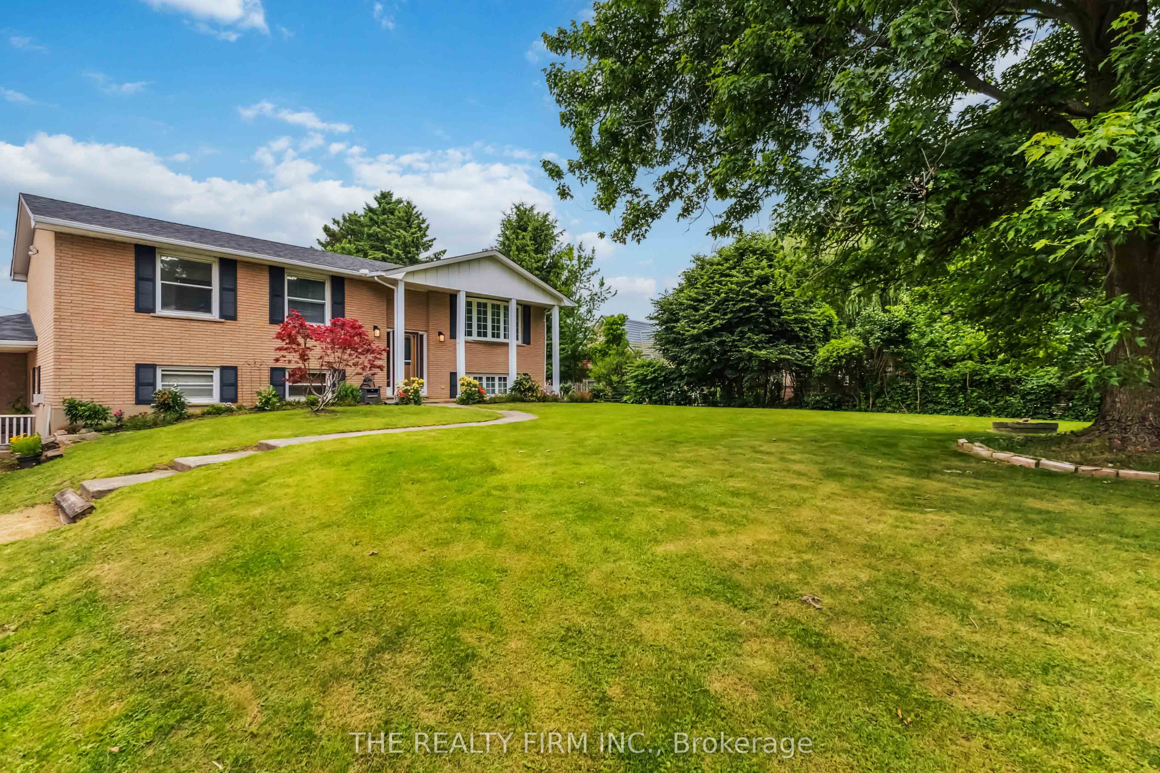 15552 Elginfield Road Property Photo 1