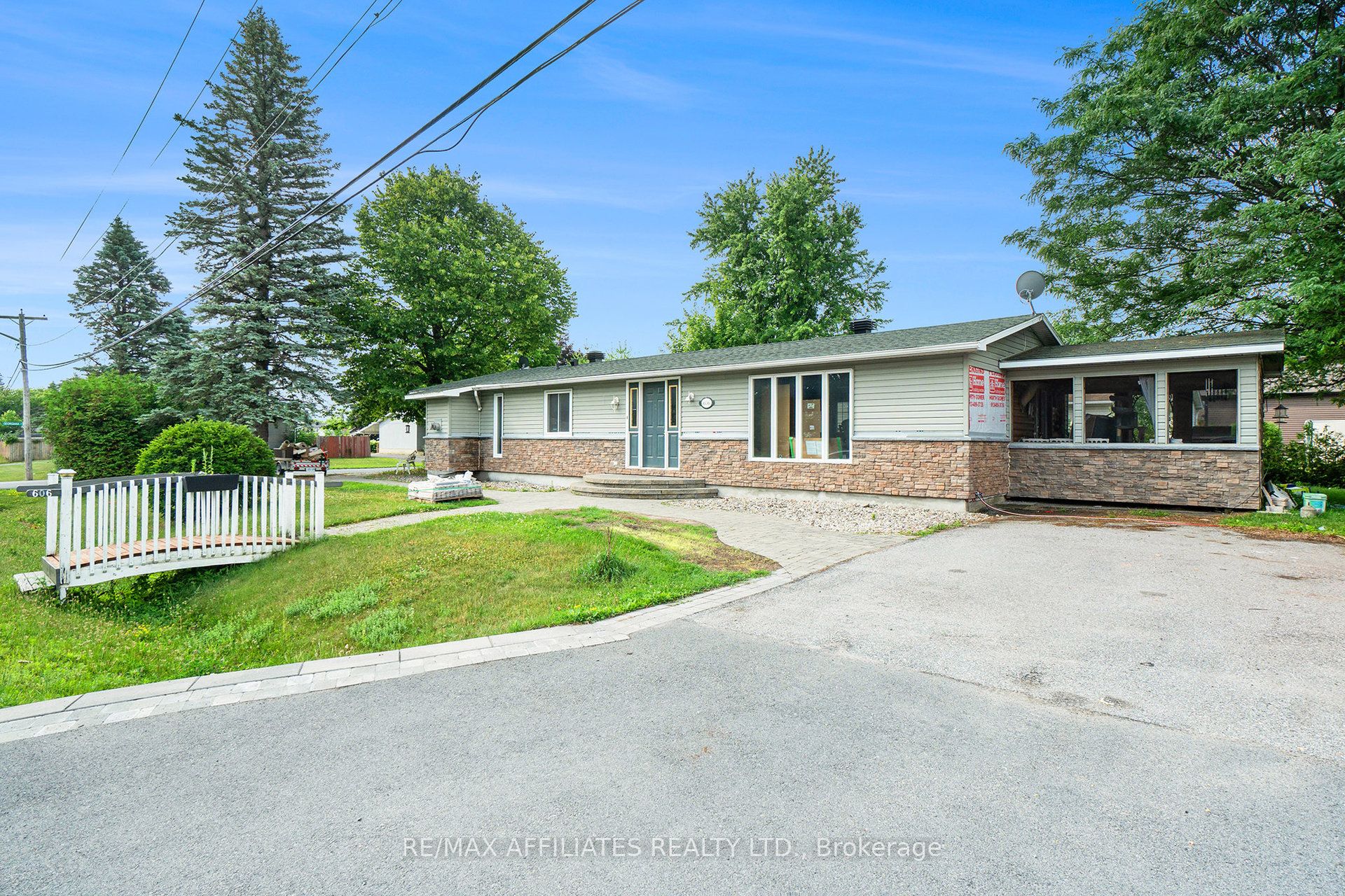 606 Lydia Street Property Photo 3