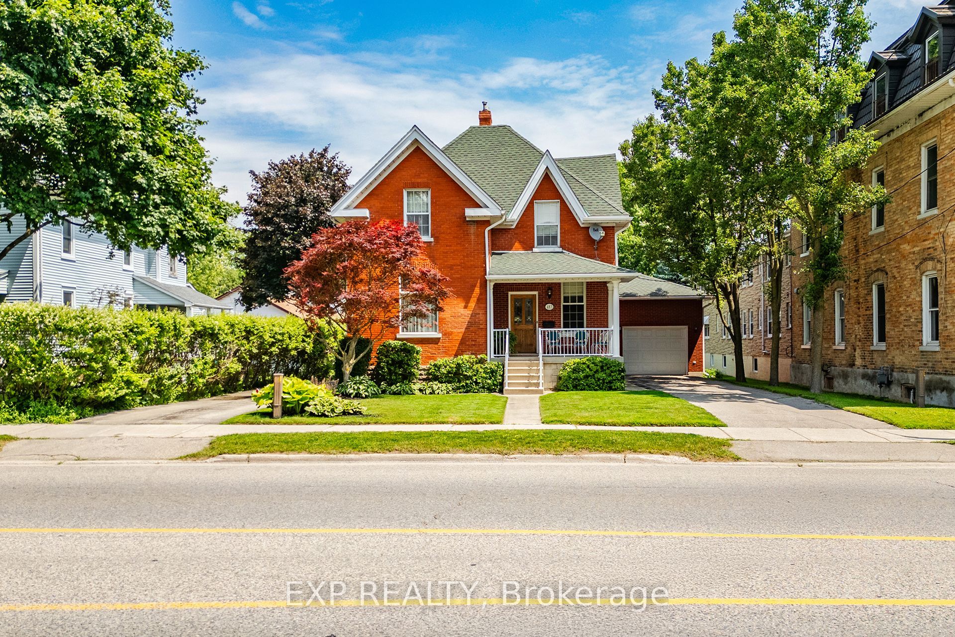 483 Main Street W Property Photo 1