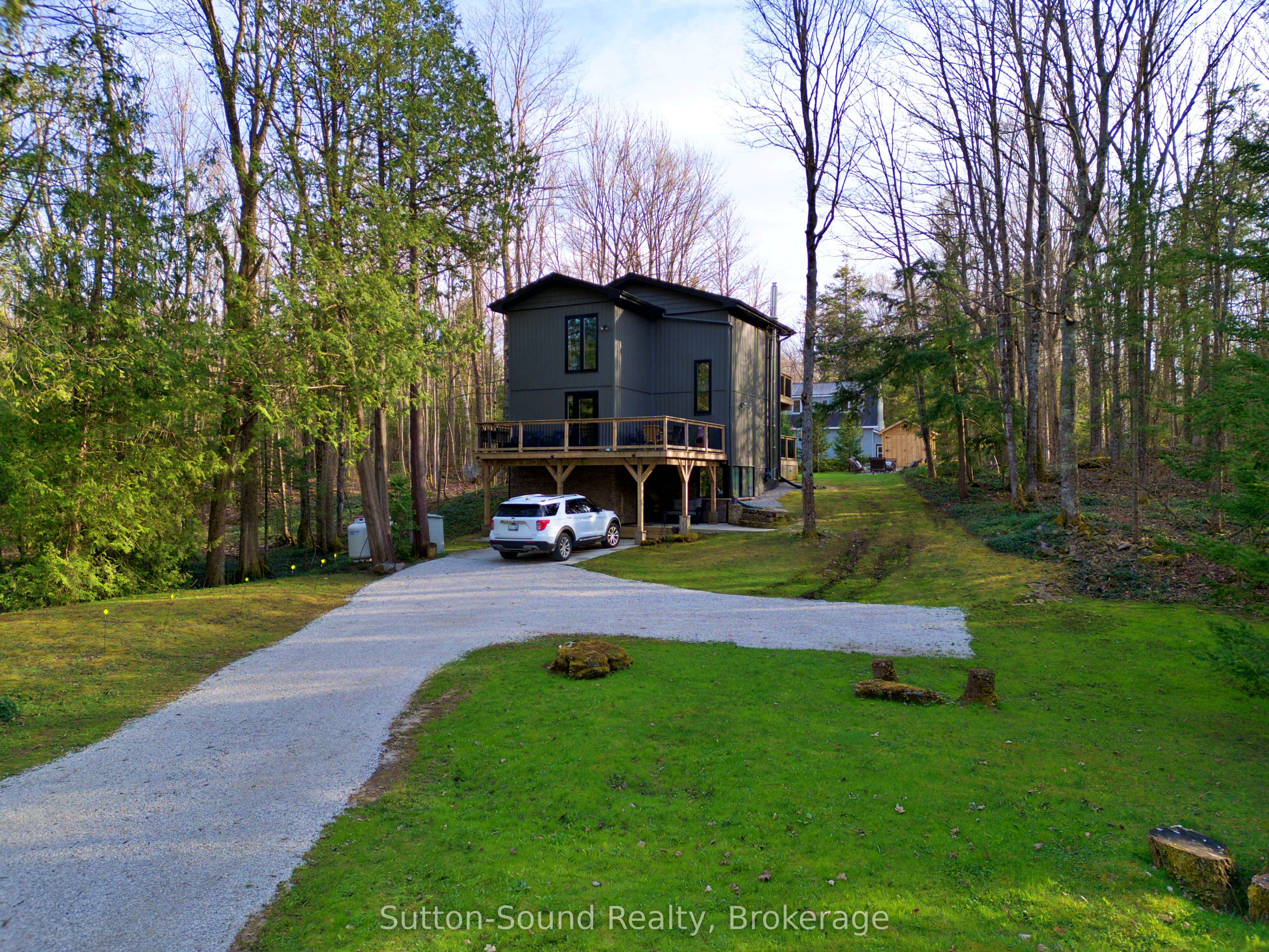 134 Lakeview Drive Property Photo 1