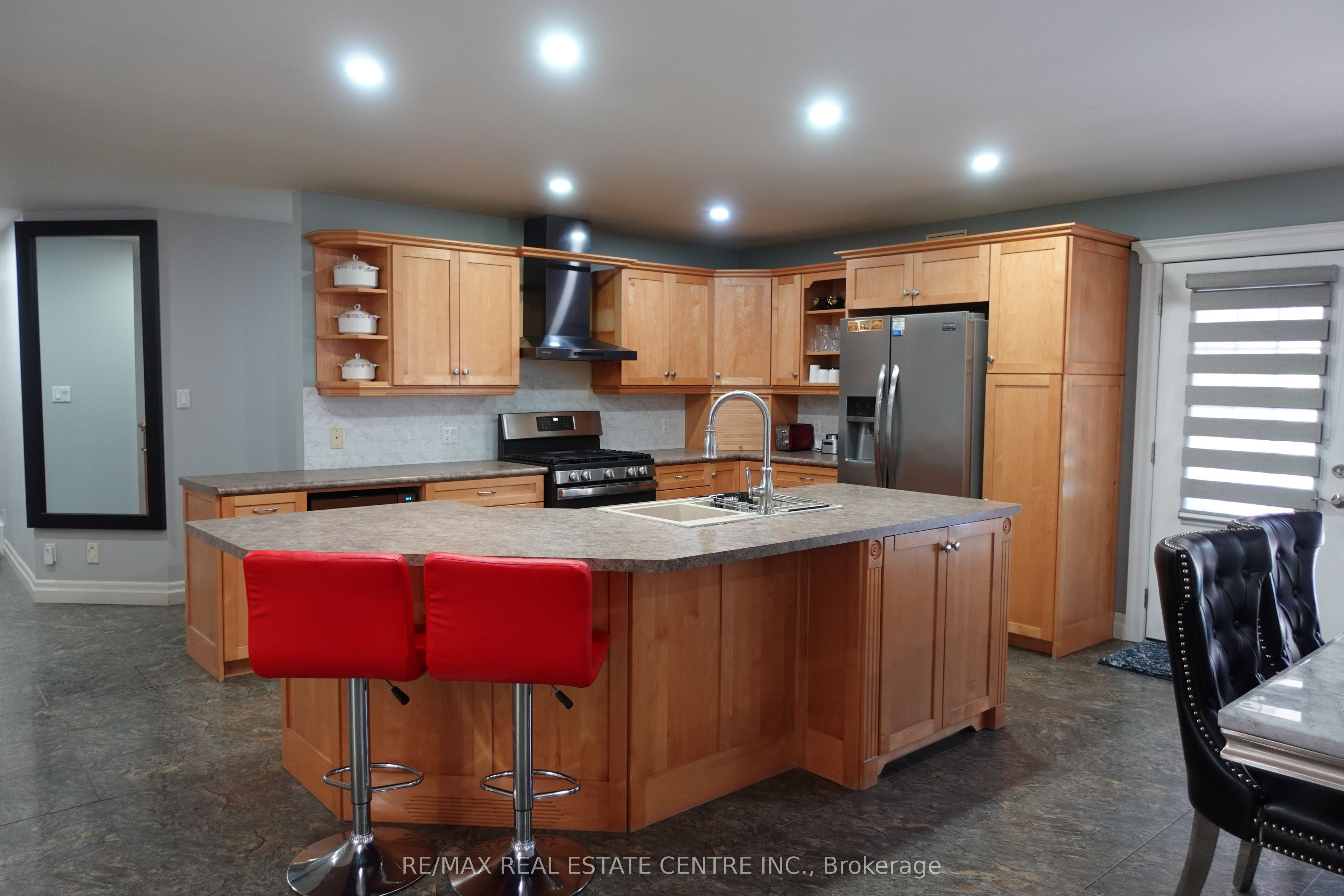 230 South Water Street Property Photo 11